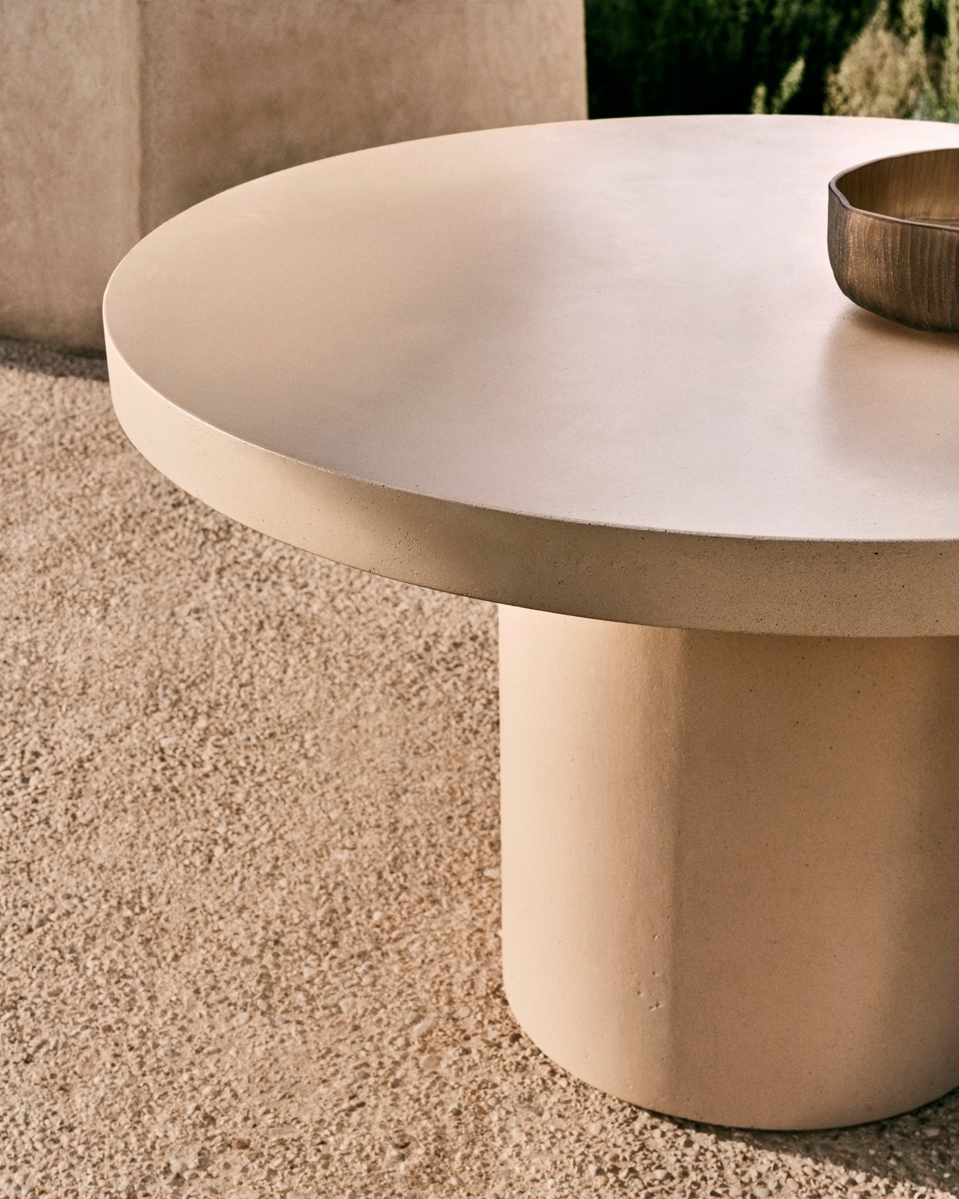 Aiguablava beige cement round table Ø120cm - Lifestyle