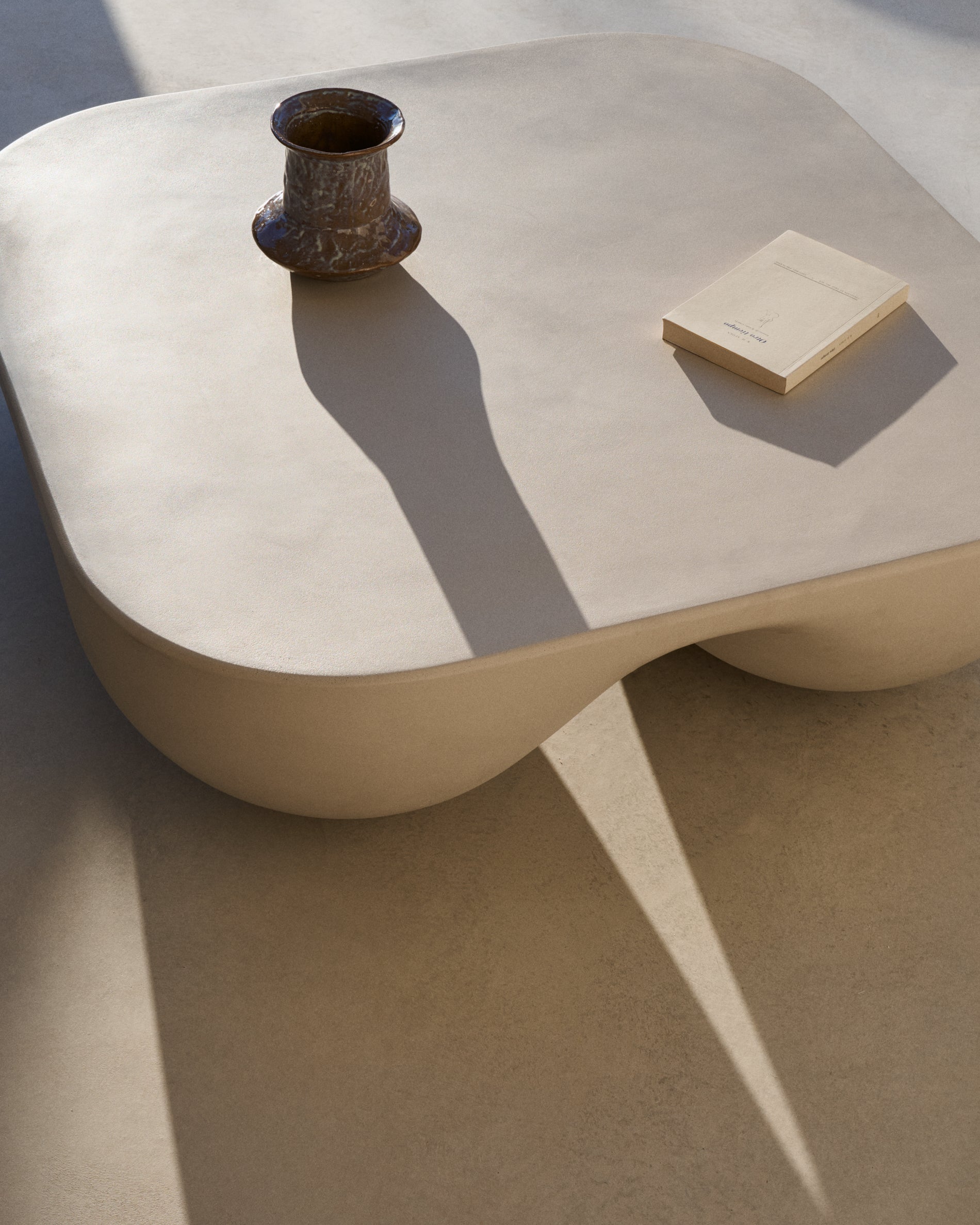 Colba polystone coffee table 100 x 100cm - Lifestyle