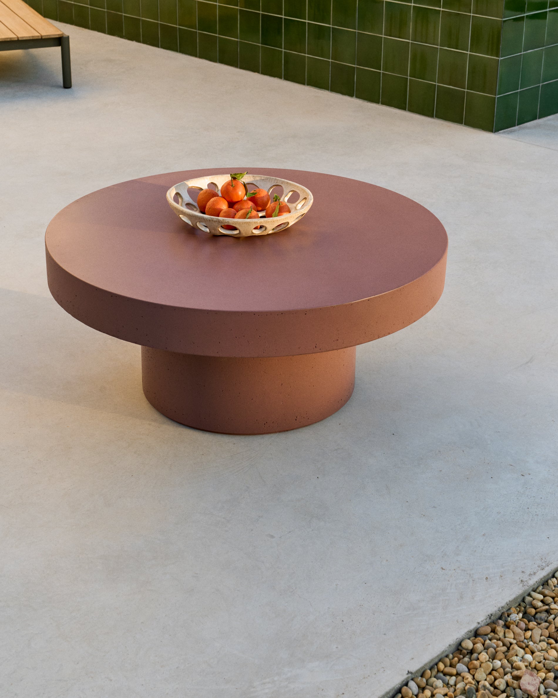 Aiguablava terracotta cement coffee table Ø90cm - Lifestyle