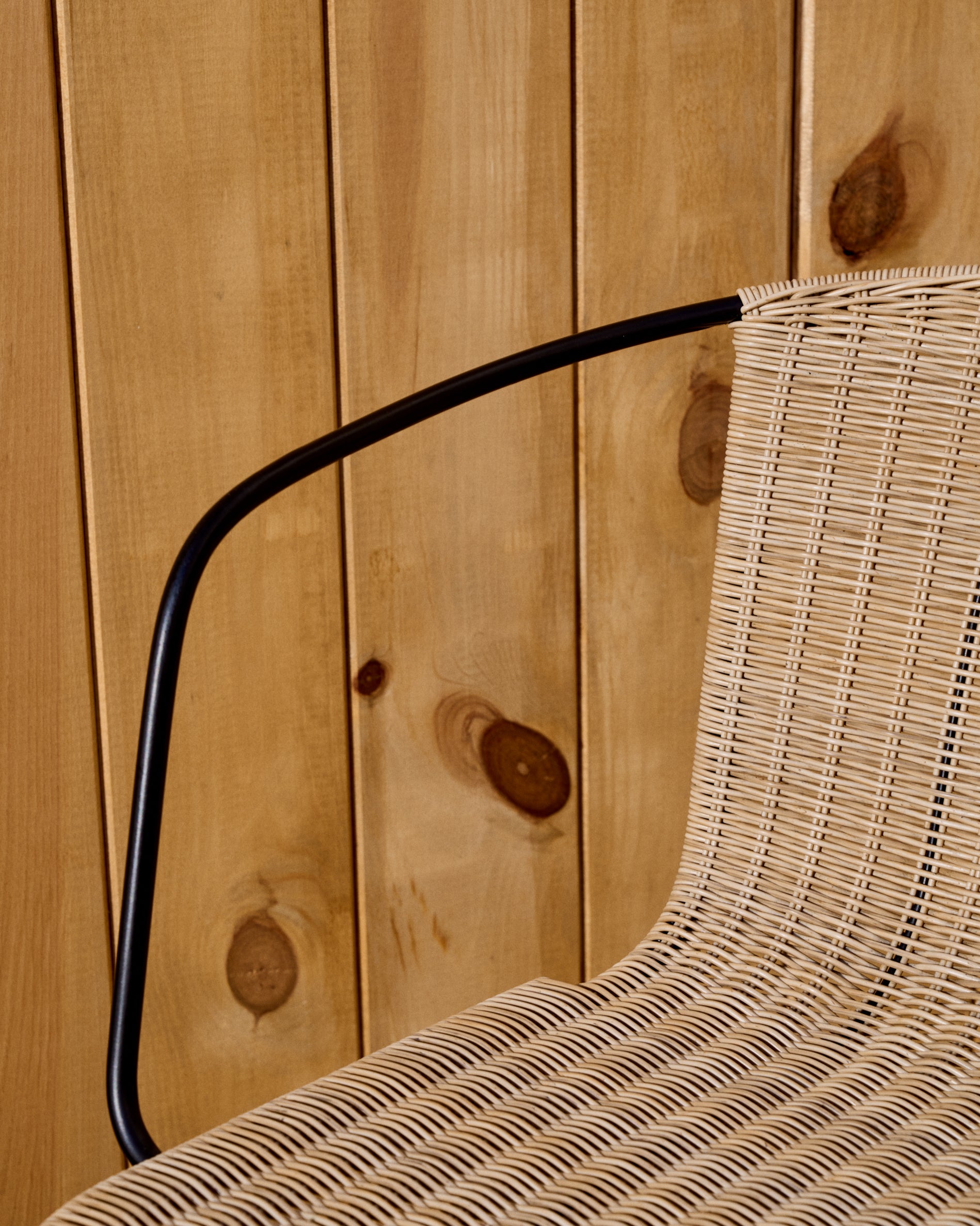 Eltiera stackable chair in synthetic rattan with black steel frame and arms - Lifestyle
