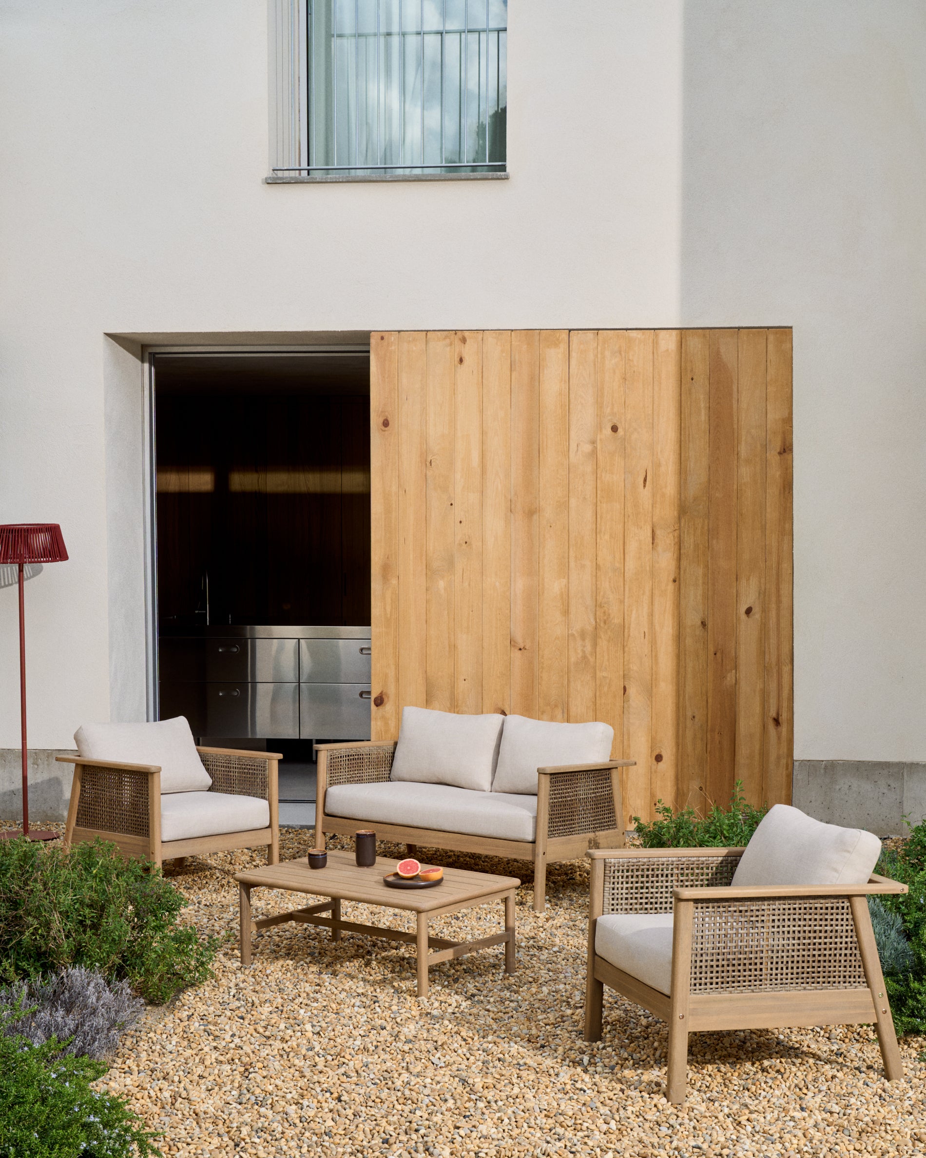 Alabe set consisting of a 2-seater sofa, 2 armchairs and a coffee table, made of 100% FSC acacia wood