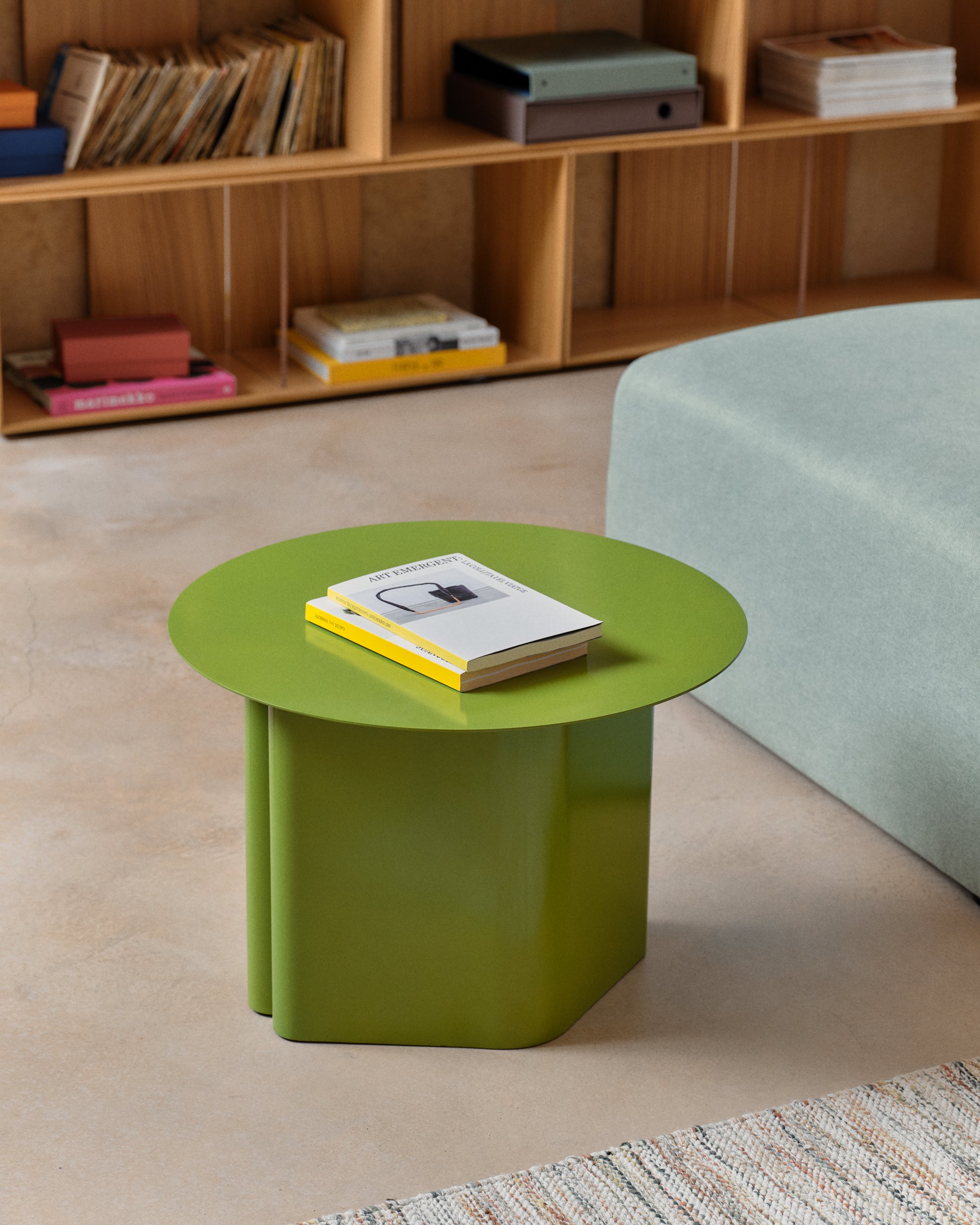 Arvin green iron side table Ø 55cm - Lifestyle