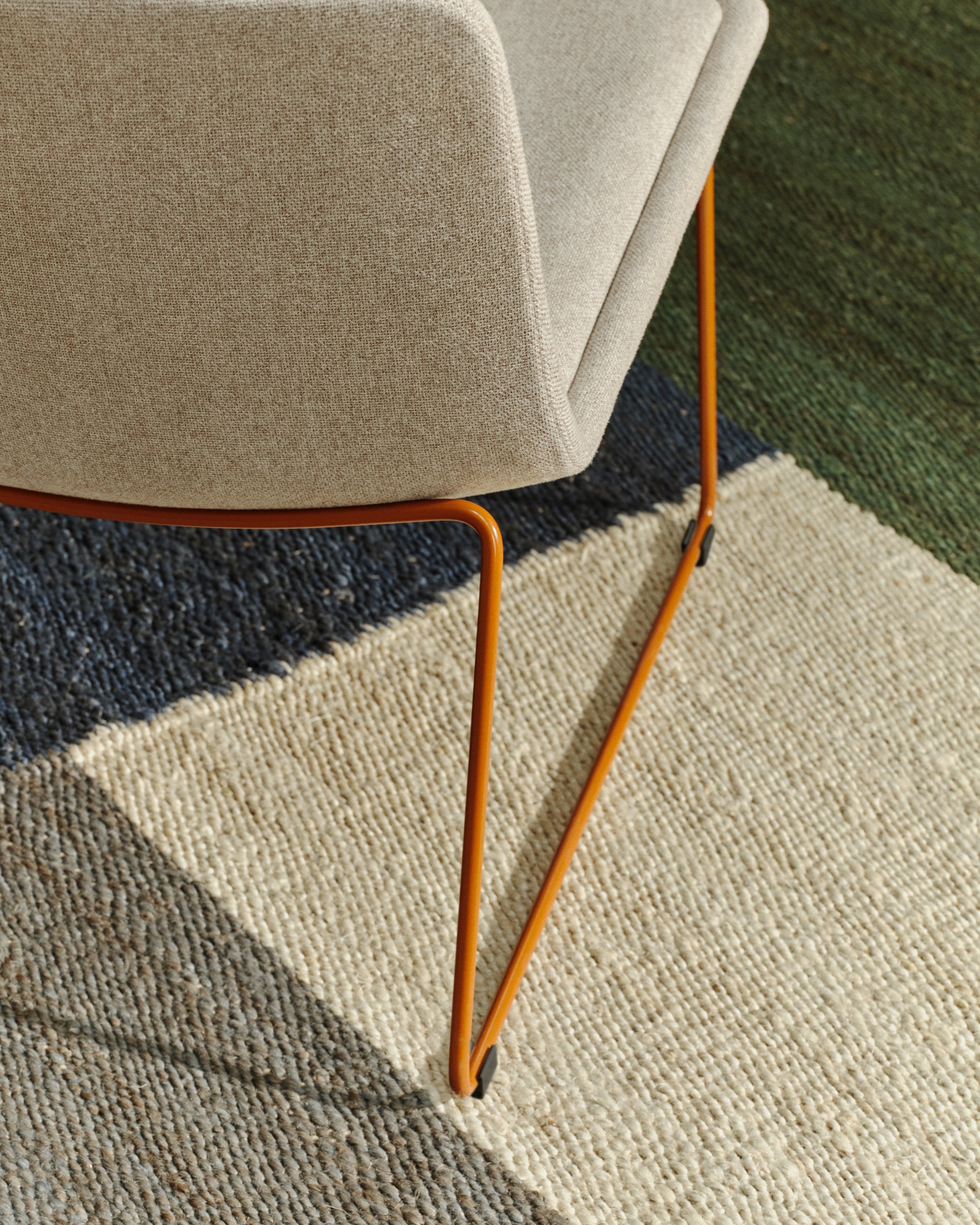 Zahara beige armchair with steel legs and FSC 100% terracotta finish - Lifestyle