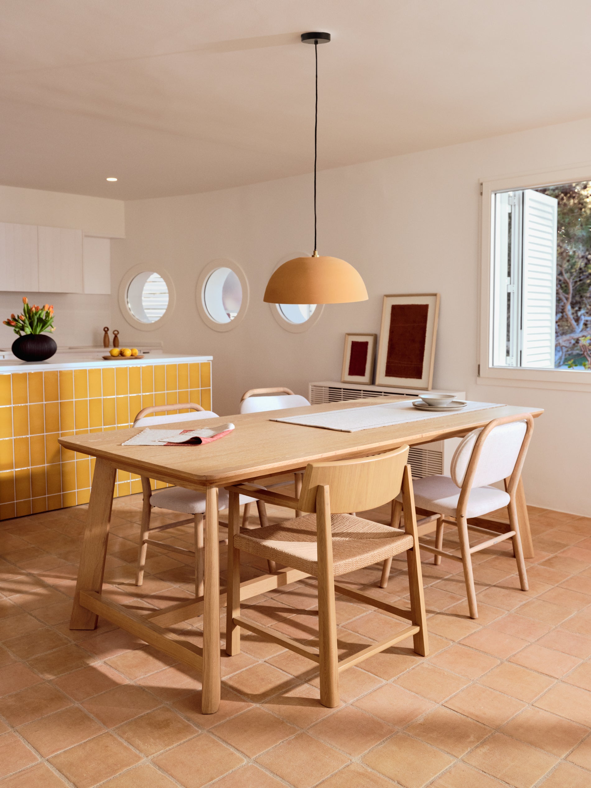 Idun table made of veneer and solid oak wood with natural tone finish FSC Mix Credit 220x100cm