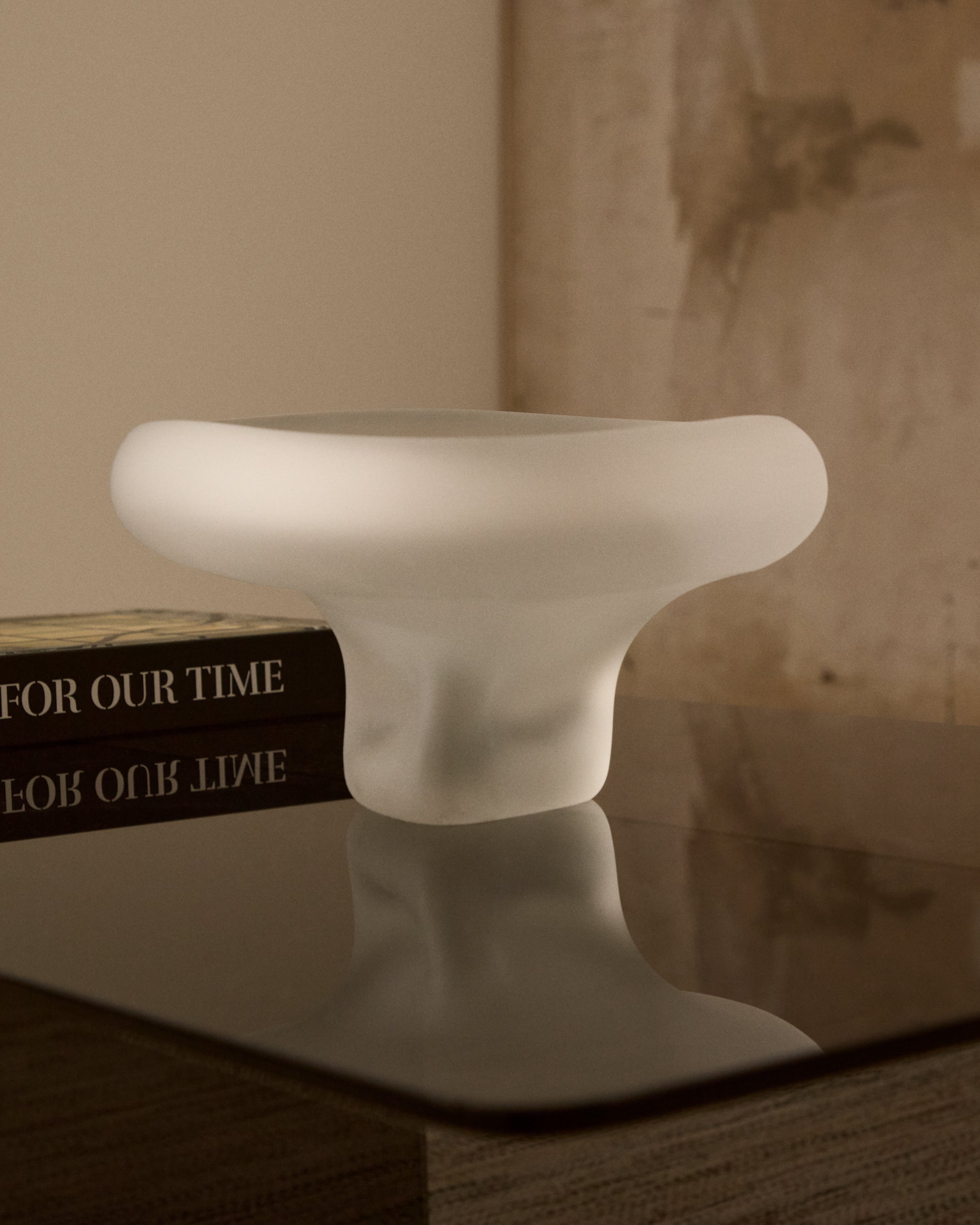 Ondaro frosted glass centrepiece 15cm - Lifestyle