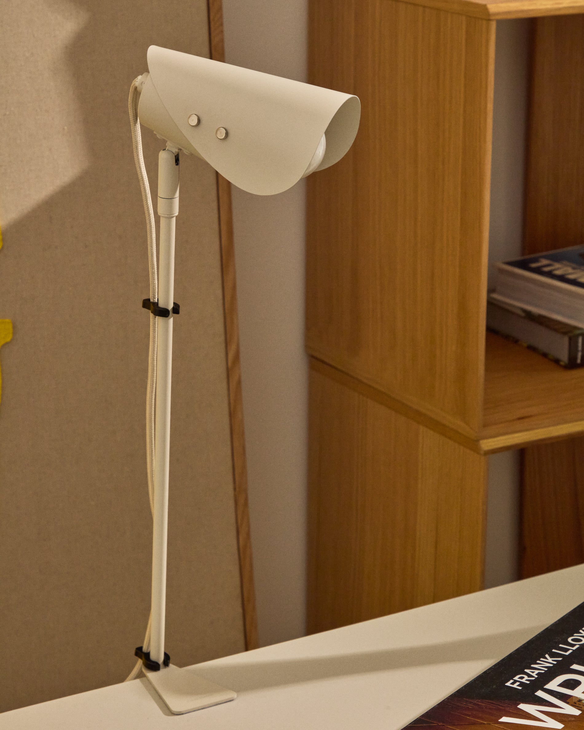Jula desk lamp with clamp in grey metal - Lifestyle