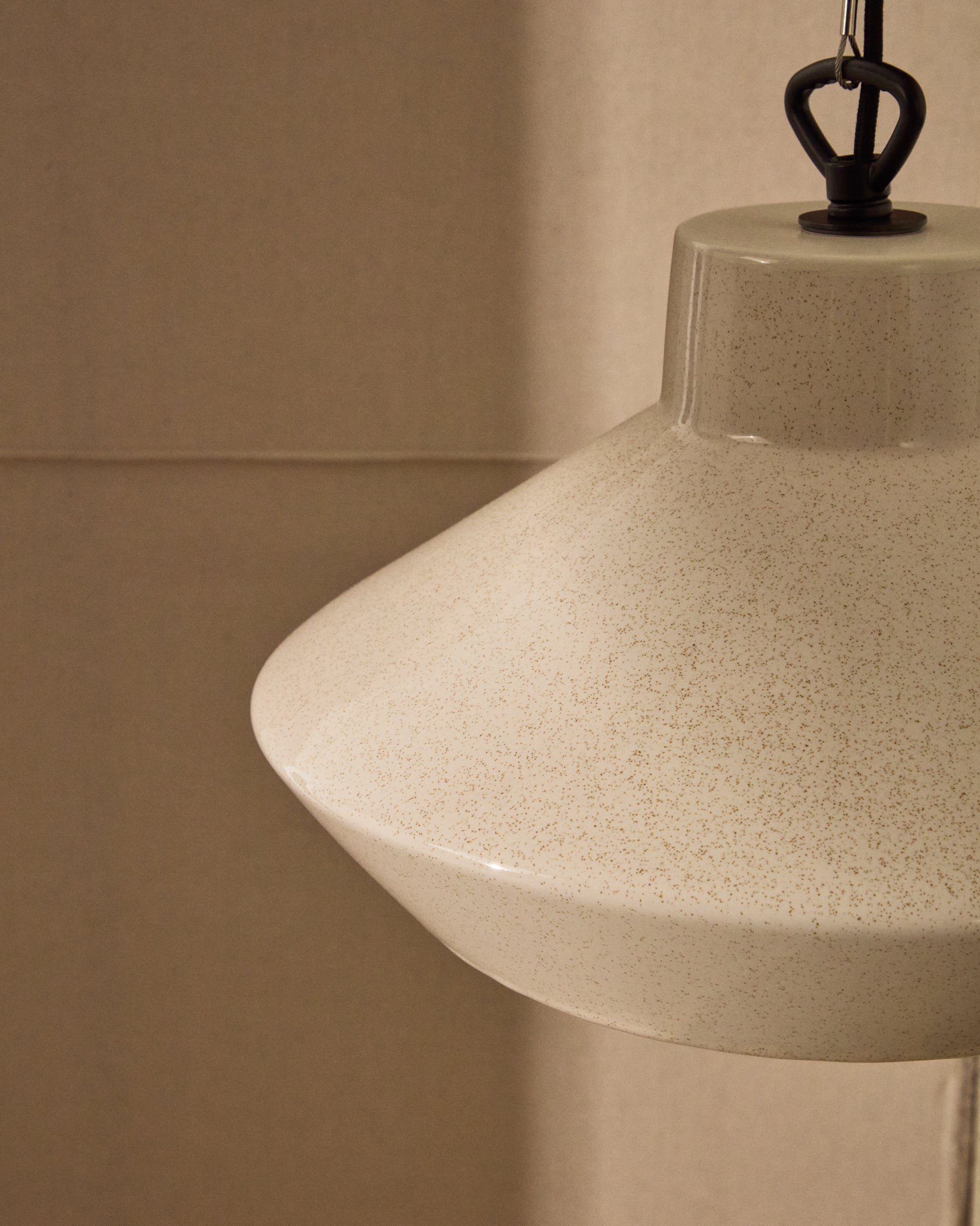 Portol beige ceramic ceiling lamp - Lifestyle