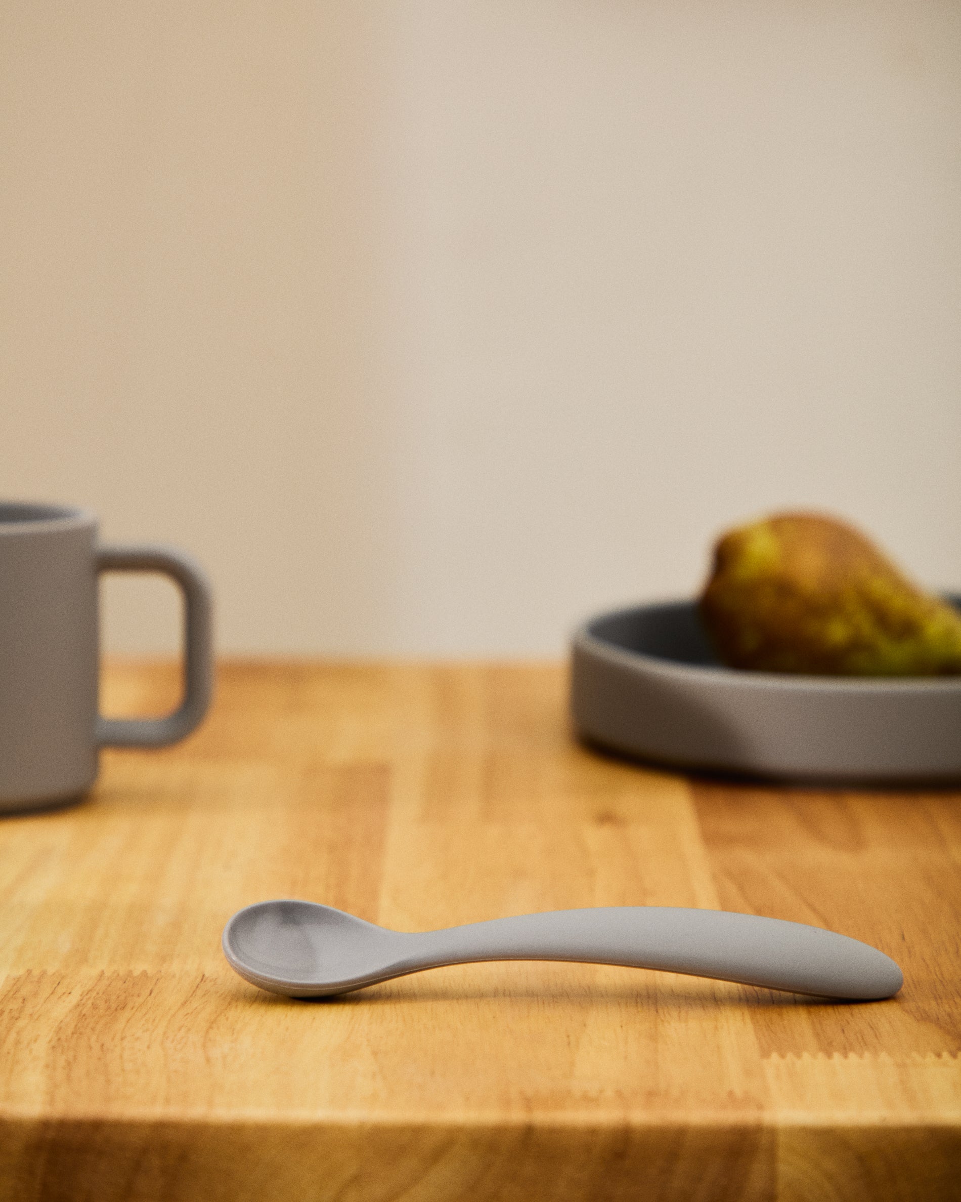 Lili set of two spoons in orange and blue silicone - Lifestyle