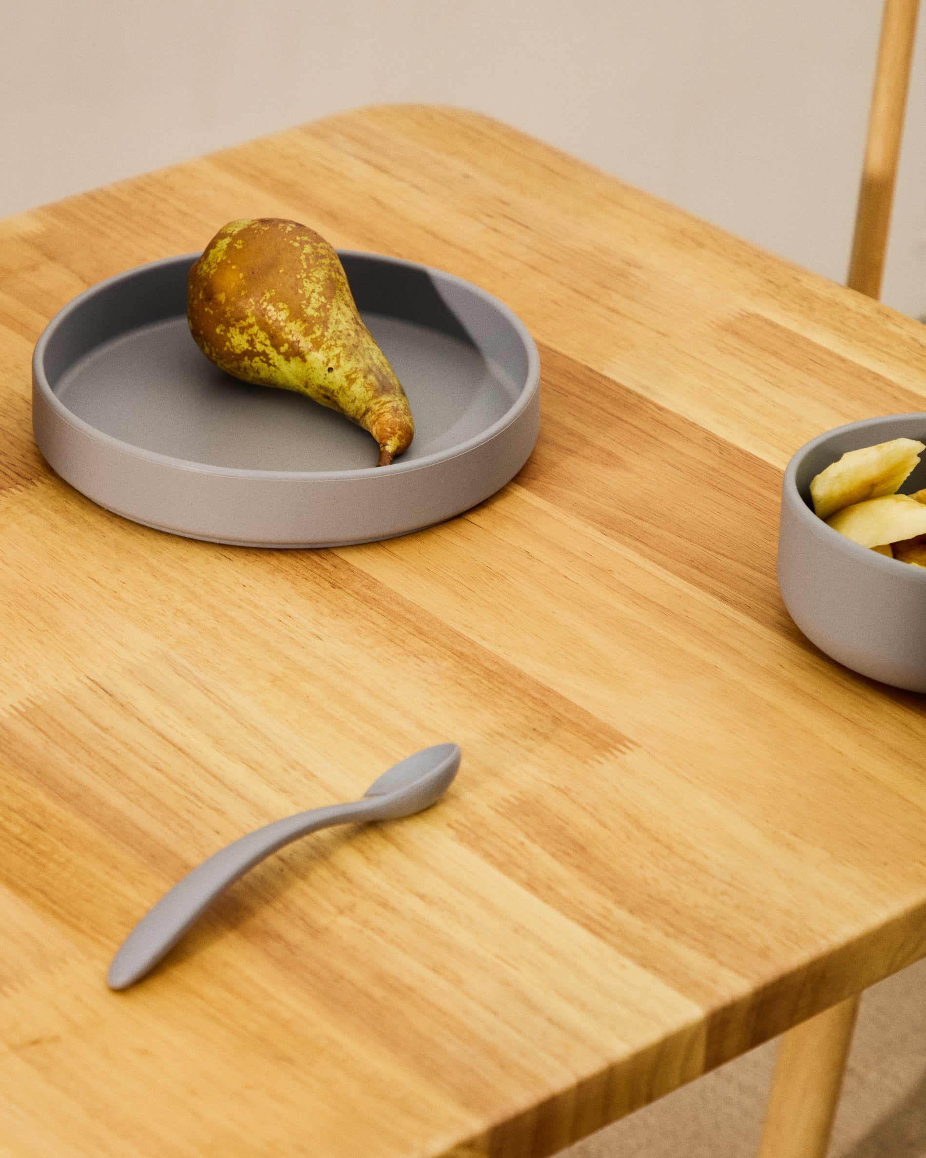 Lili plate and bowl set in blue silicone - Lifestyle