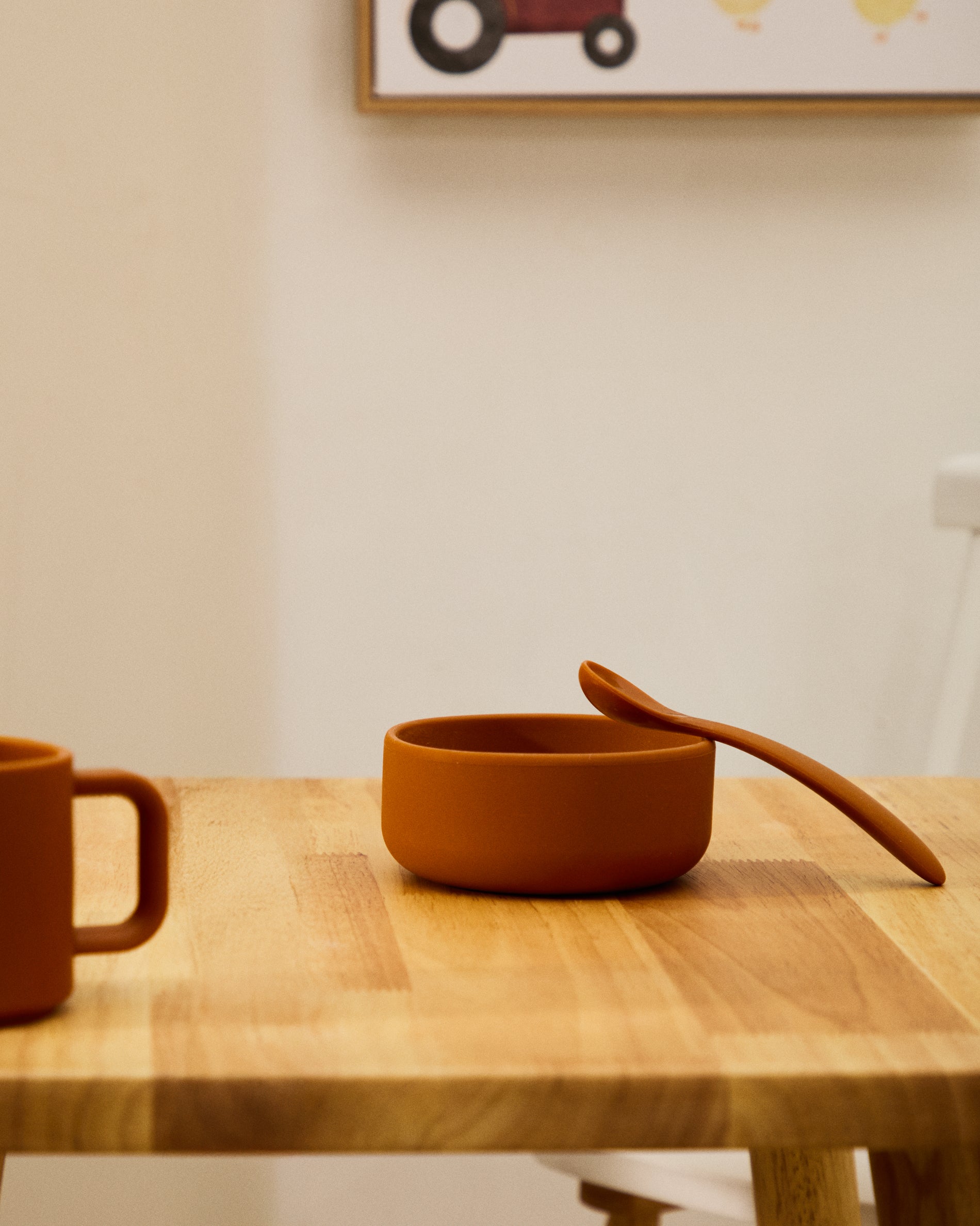 Lili set of two spoons in orange and blue silicone - Lifestyle
