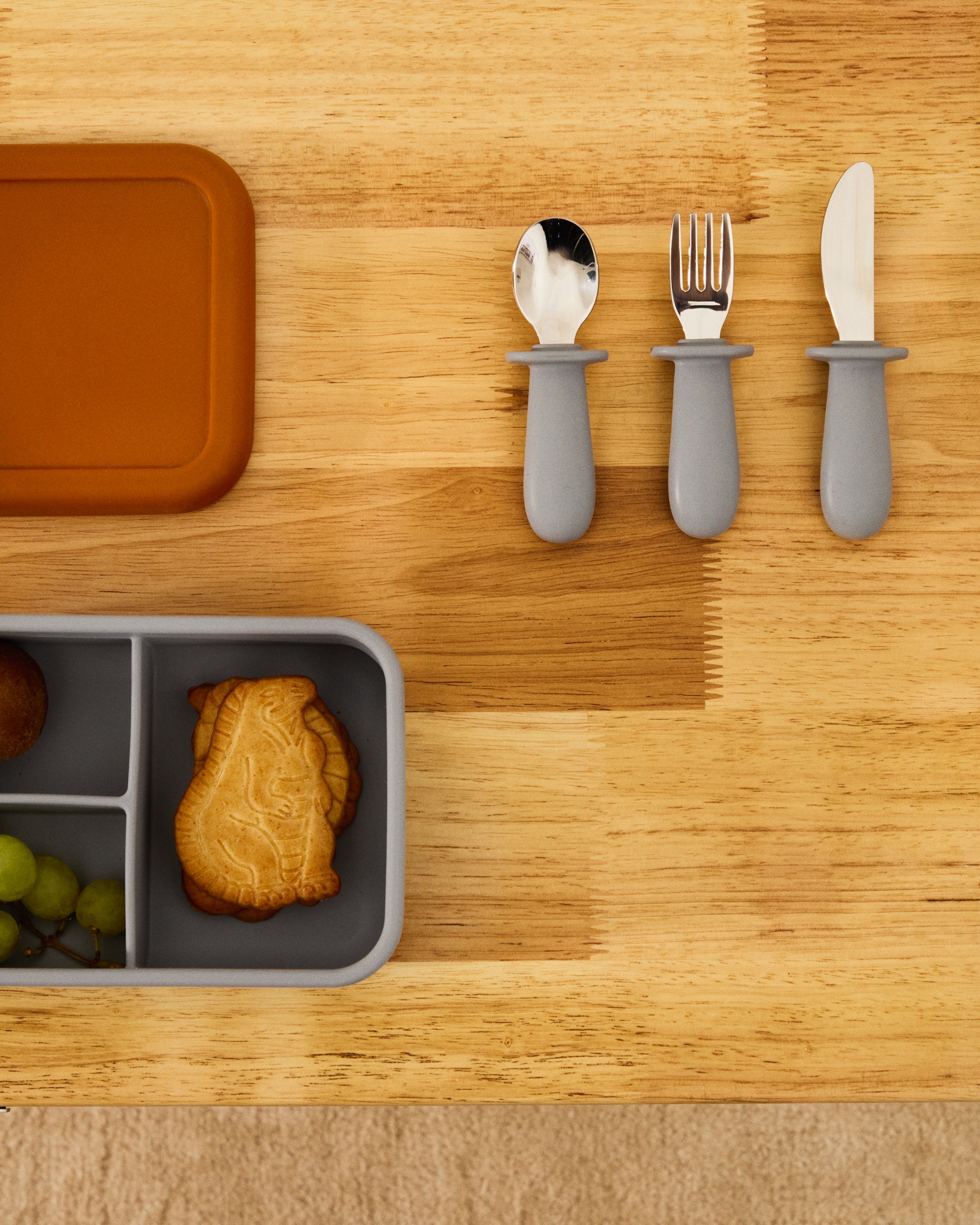 Lili knife, fork and spoon set in blue silicone - Lifestyle