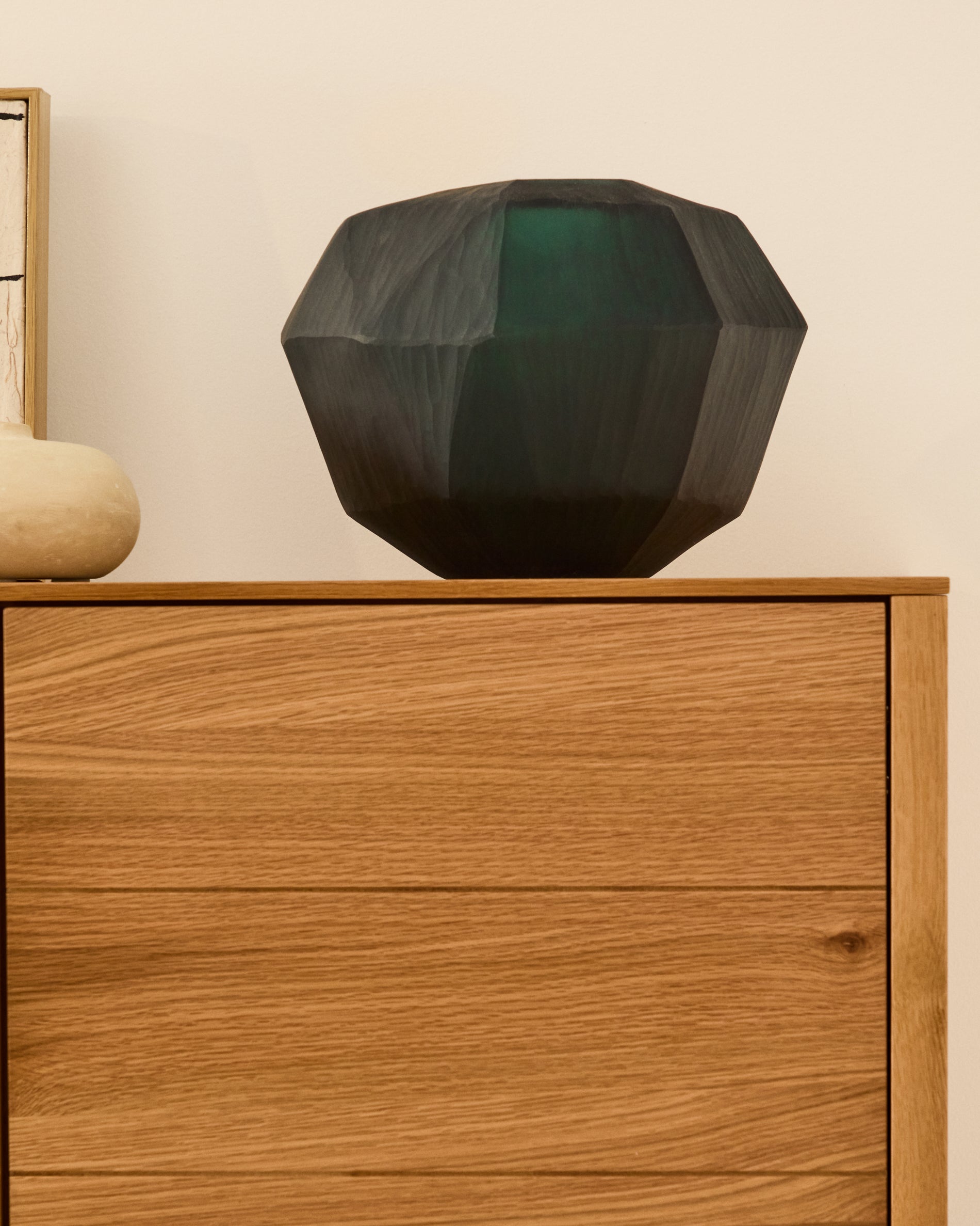 Geonix green glass vase 22cm - Lifestyle
