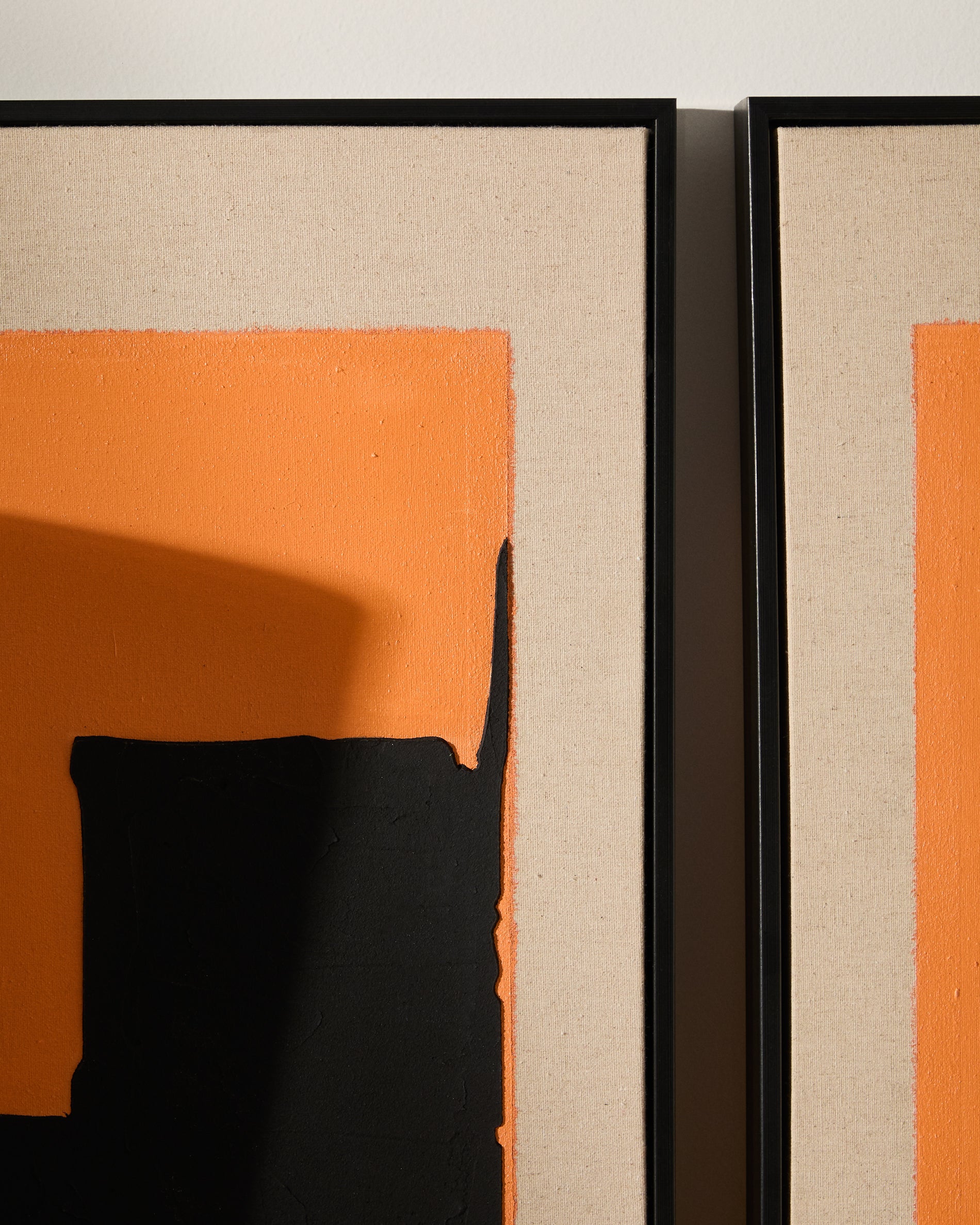 Zernu hand-painted orange and black in linen abstract picture 42 x 65cm - Lifestyle