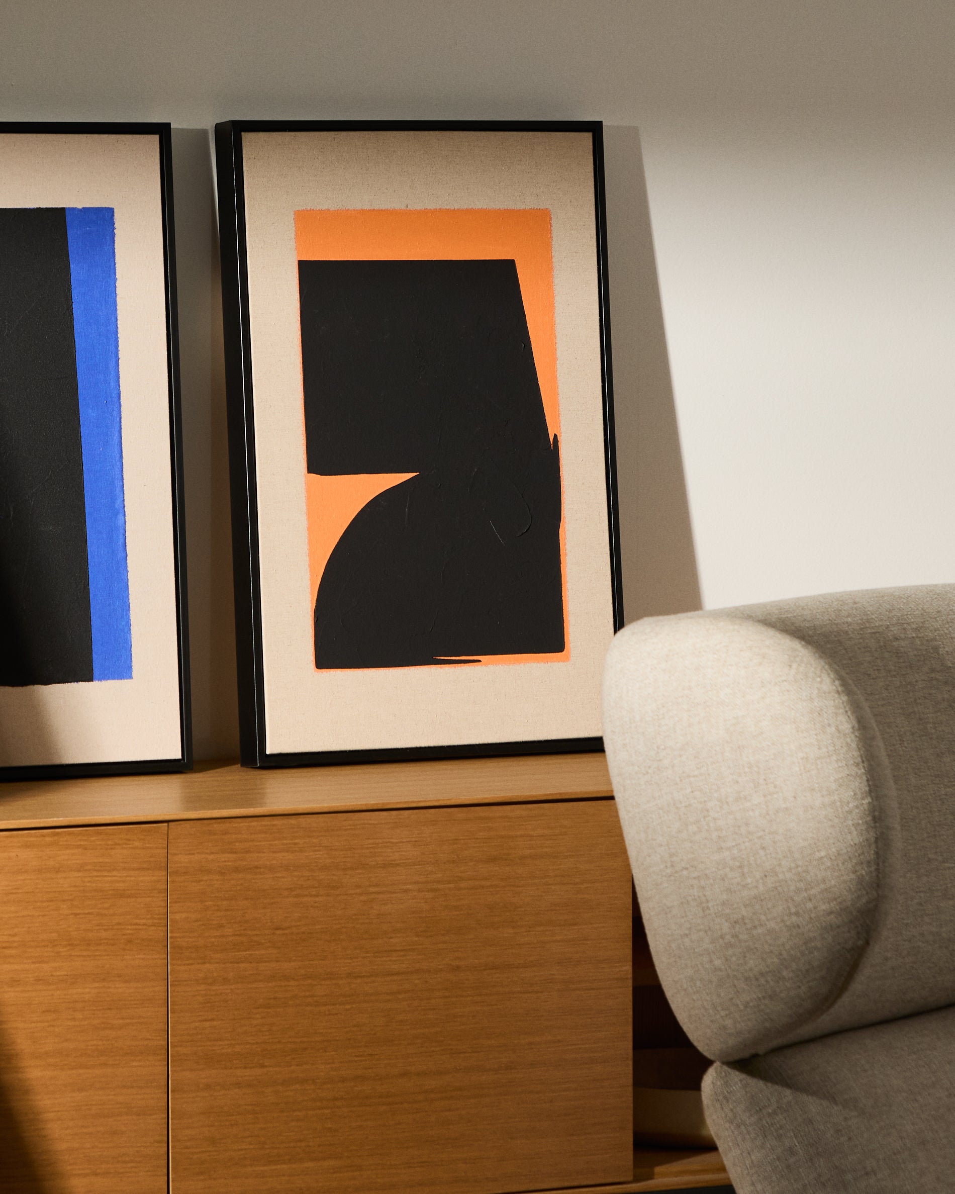 Zernu hand-painted orange and black linen abstract picture 42 x 65cm - Lifestyle