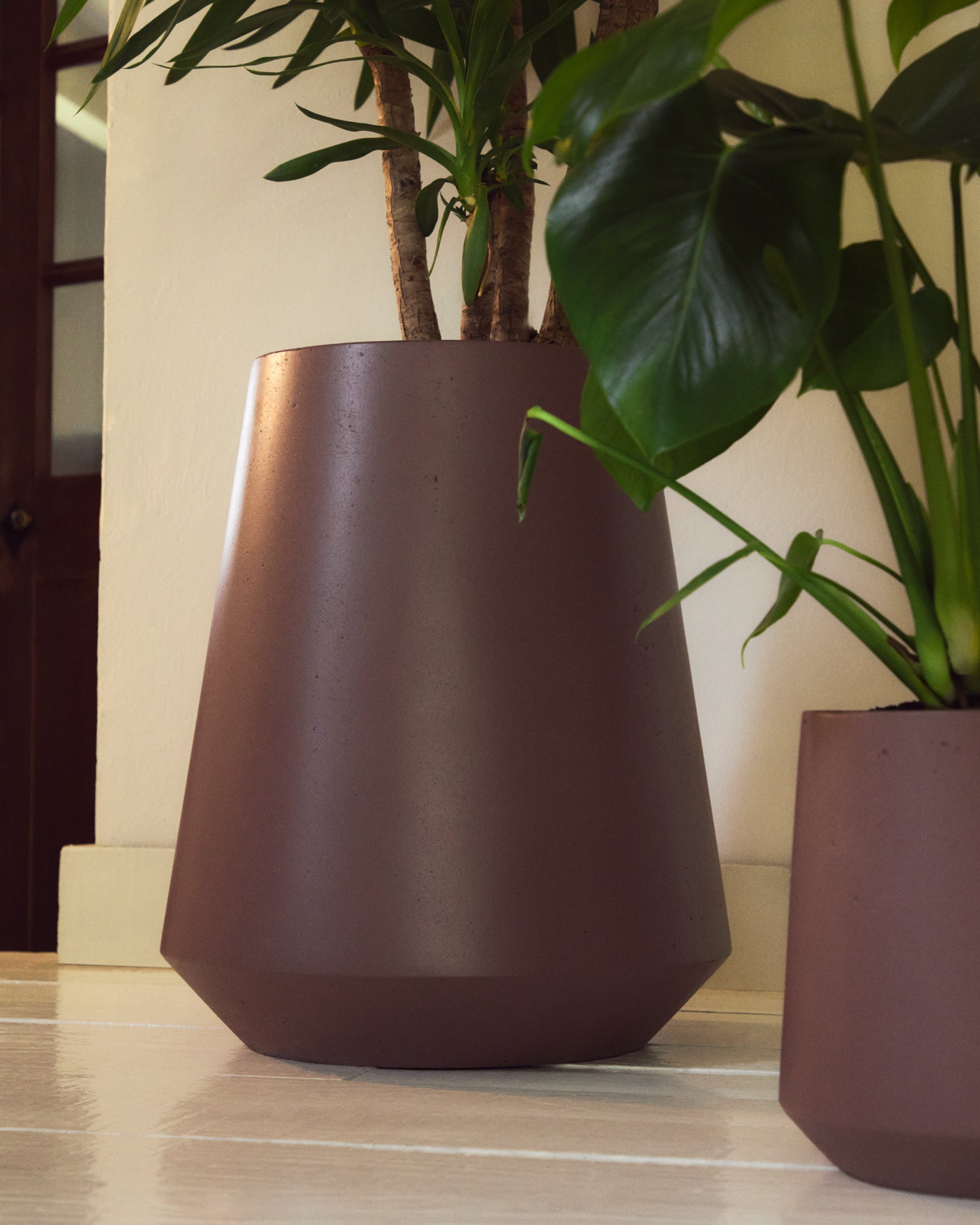 Calun maroon cement planter Ø 50cm - Lifestyle