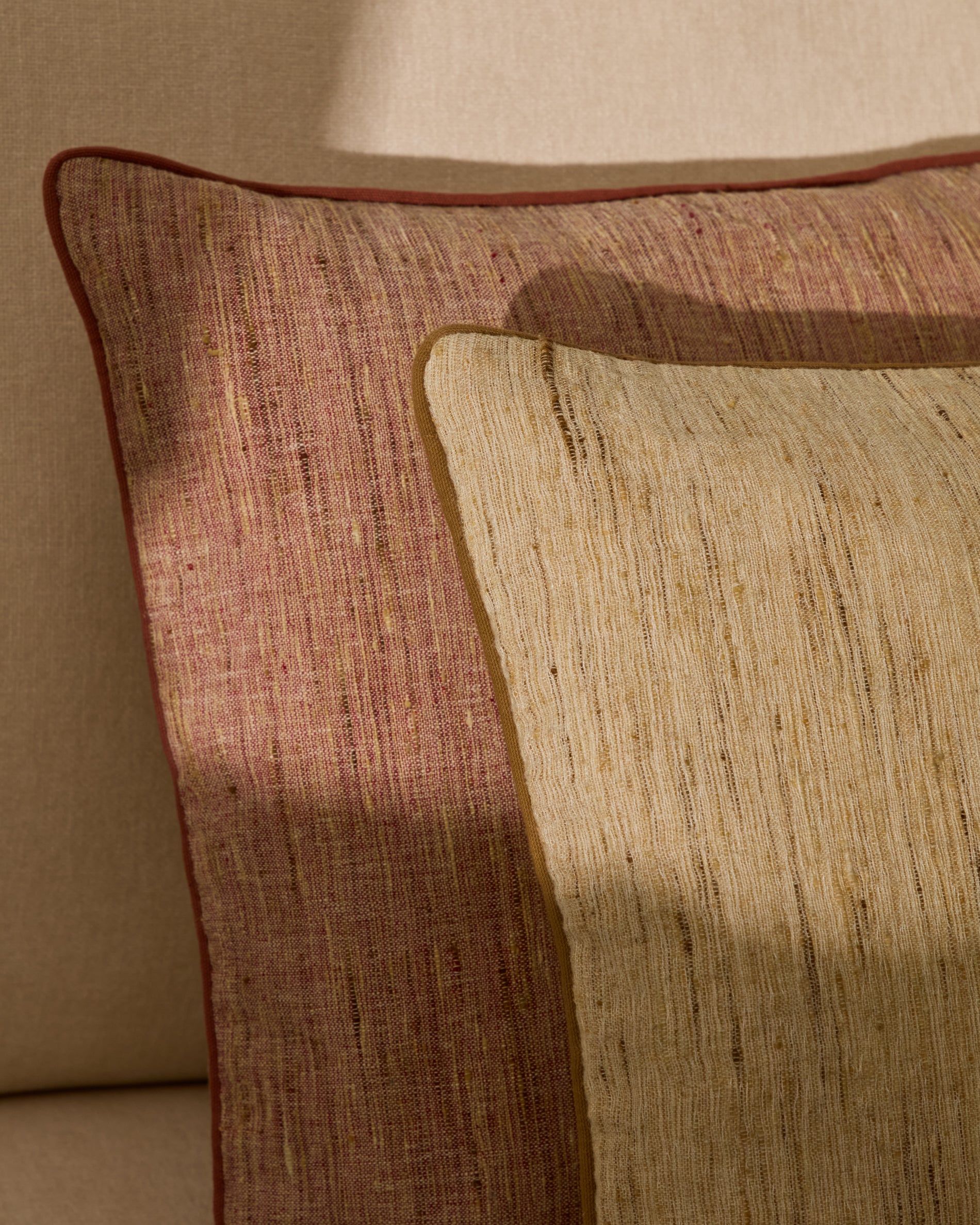 Aleos pink cushion cover in melange fabric with contrasting trim 45 x 45cm - Lifestyle