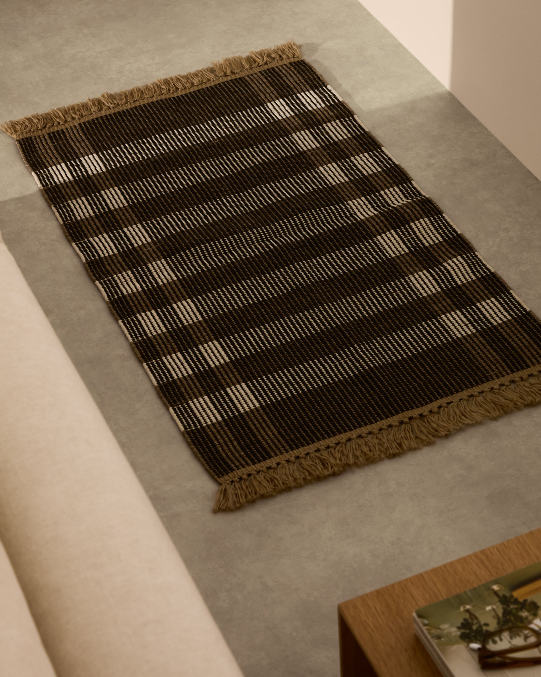 Rug Barani in synthetic fibers brown and black 60 x 90 cm - Lifestyle
