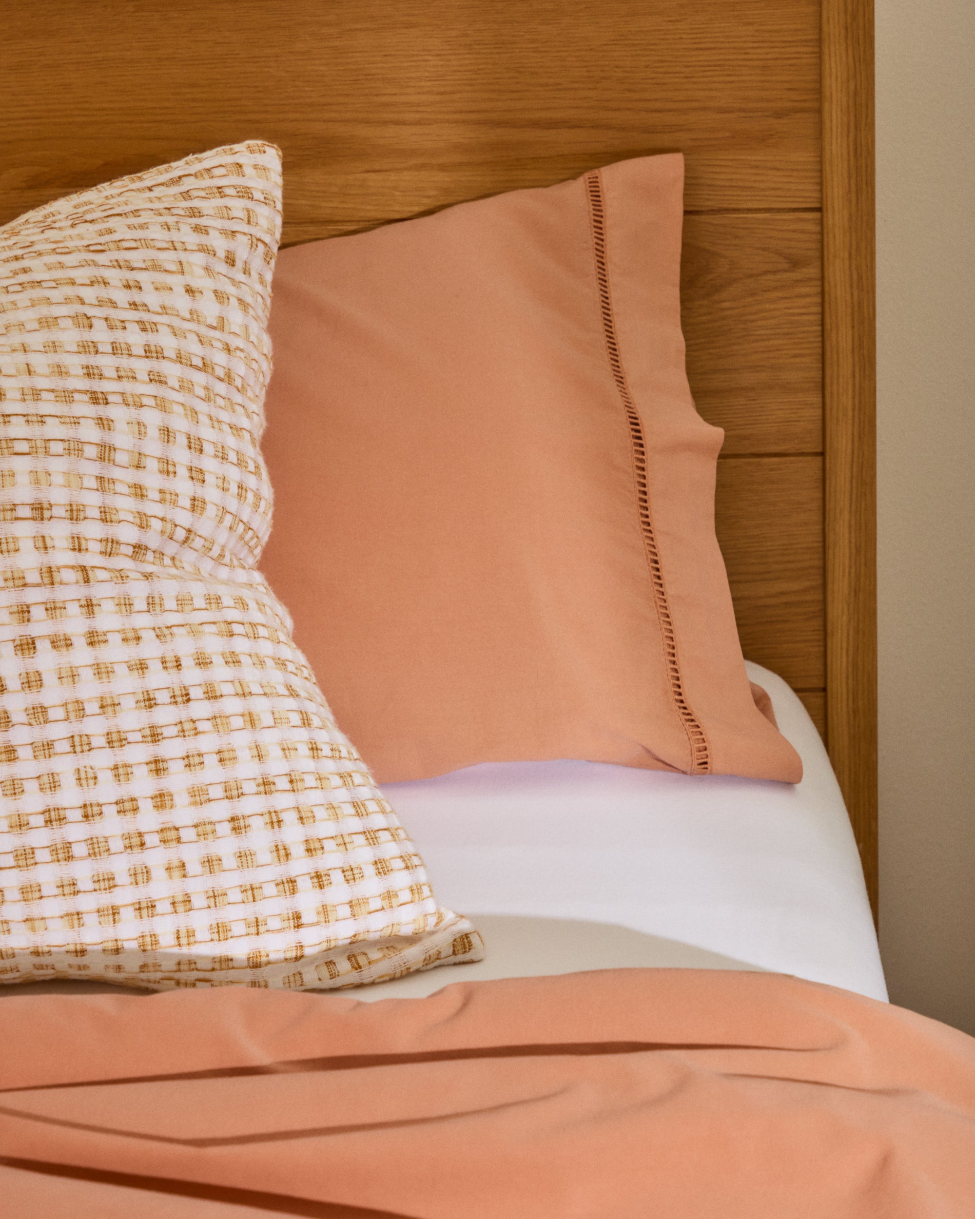 Caline Set of Duvet Cover and Pillowcases in 100% Percale Cotton Terracotta for 180 cm Bed - Lifestyle