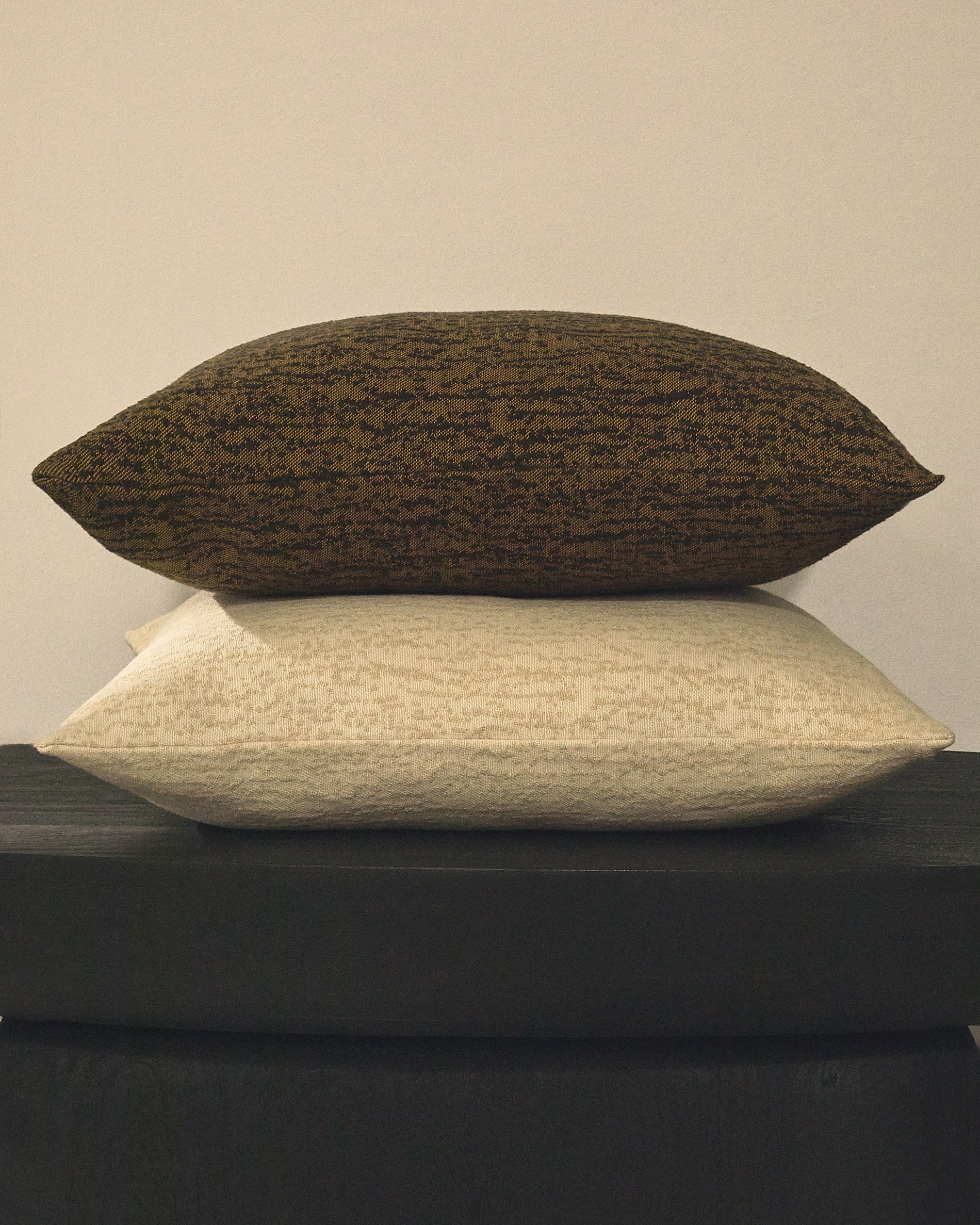 Melien cushion cover in natural dot jacquard 50 x 50 cm - Lifestyle