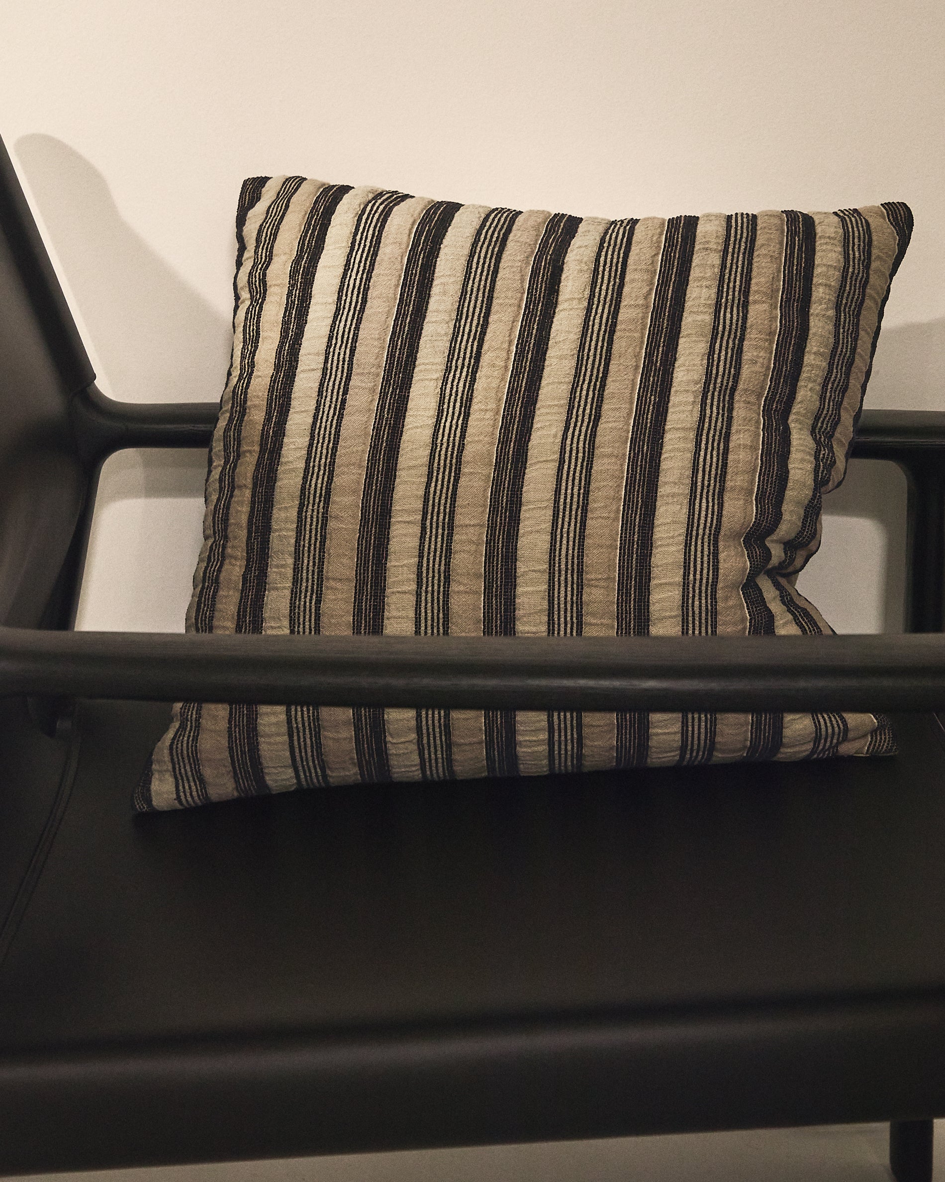 Isena 100% cotton cushion cover with multicoloured embroidery 50 x 50cm - Lifestyle