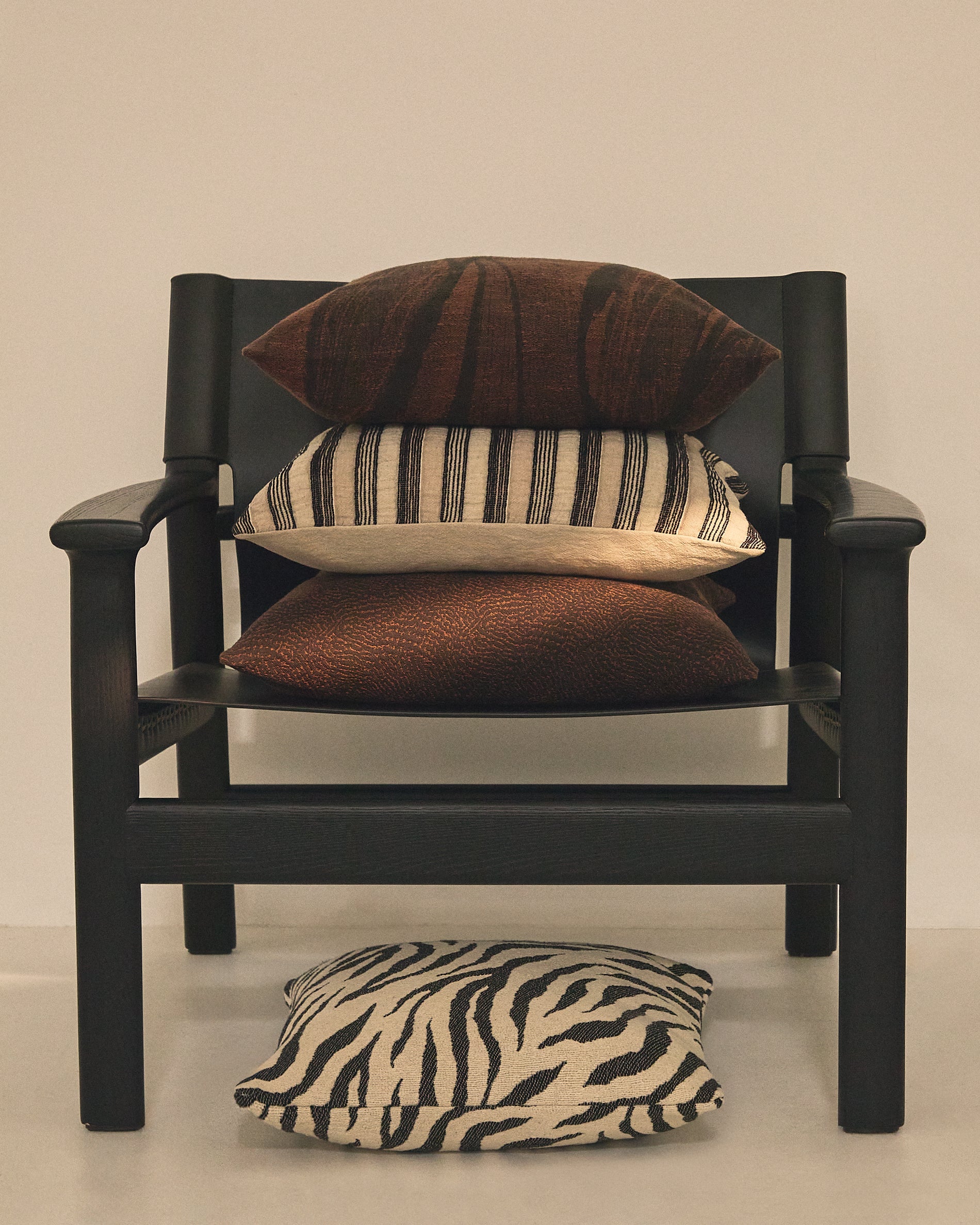 Meluni zebra cotton jacquard cushion cover 45 x 45cm - Lifestyle