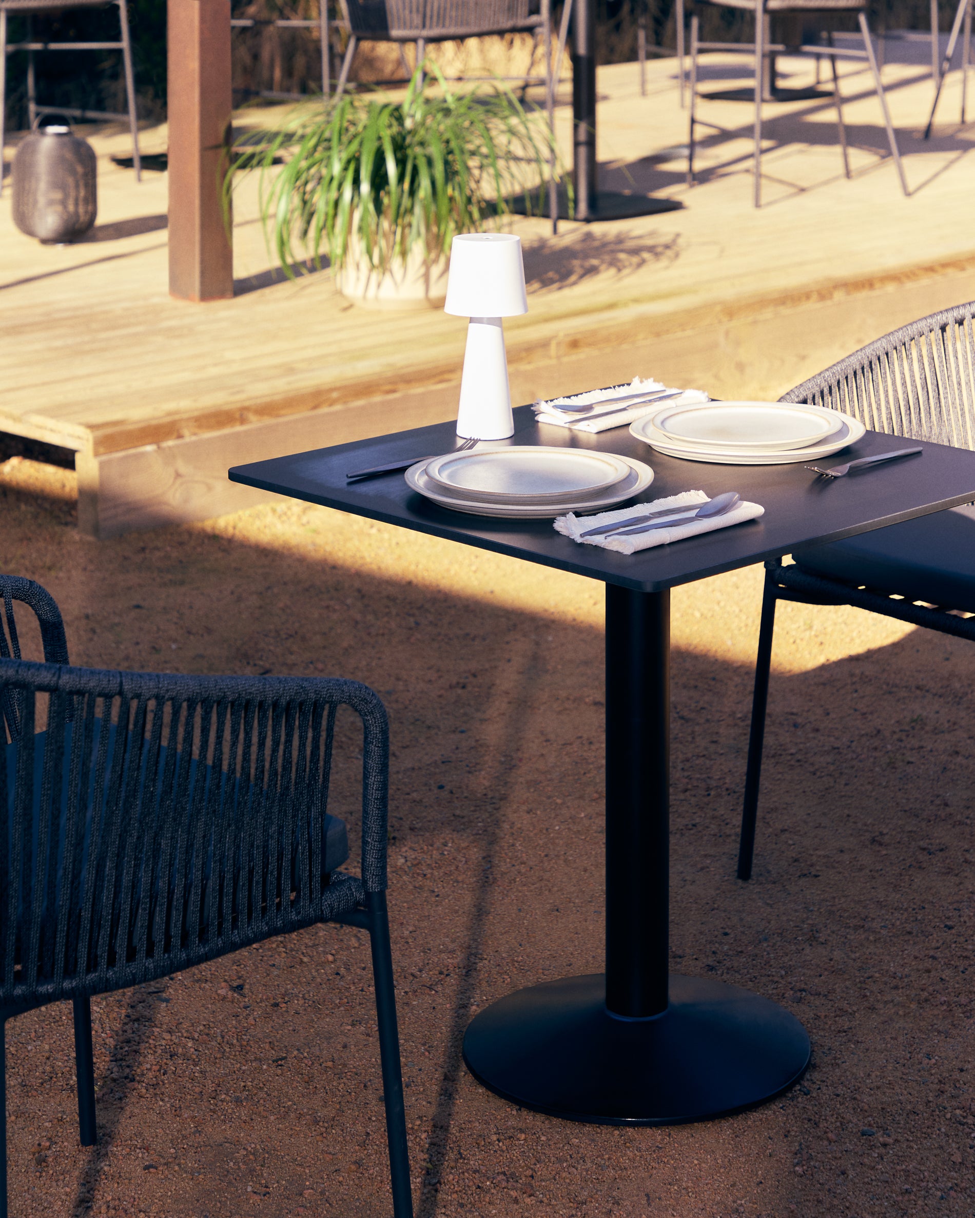 Esilda outdoor table in black with metal leg in a painted black finish, 70 x 70 x 70 cm - Lifestyle