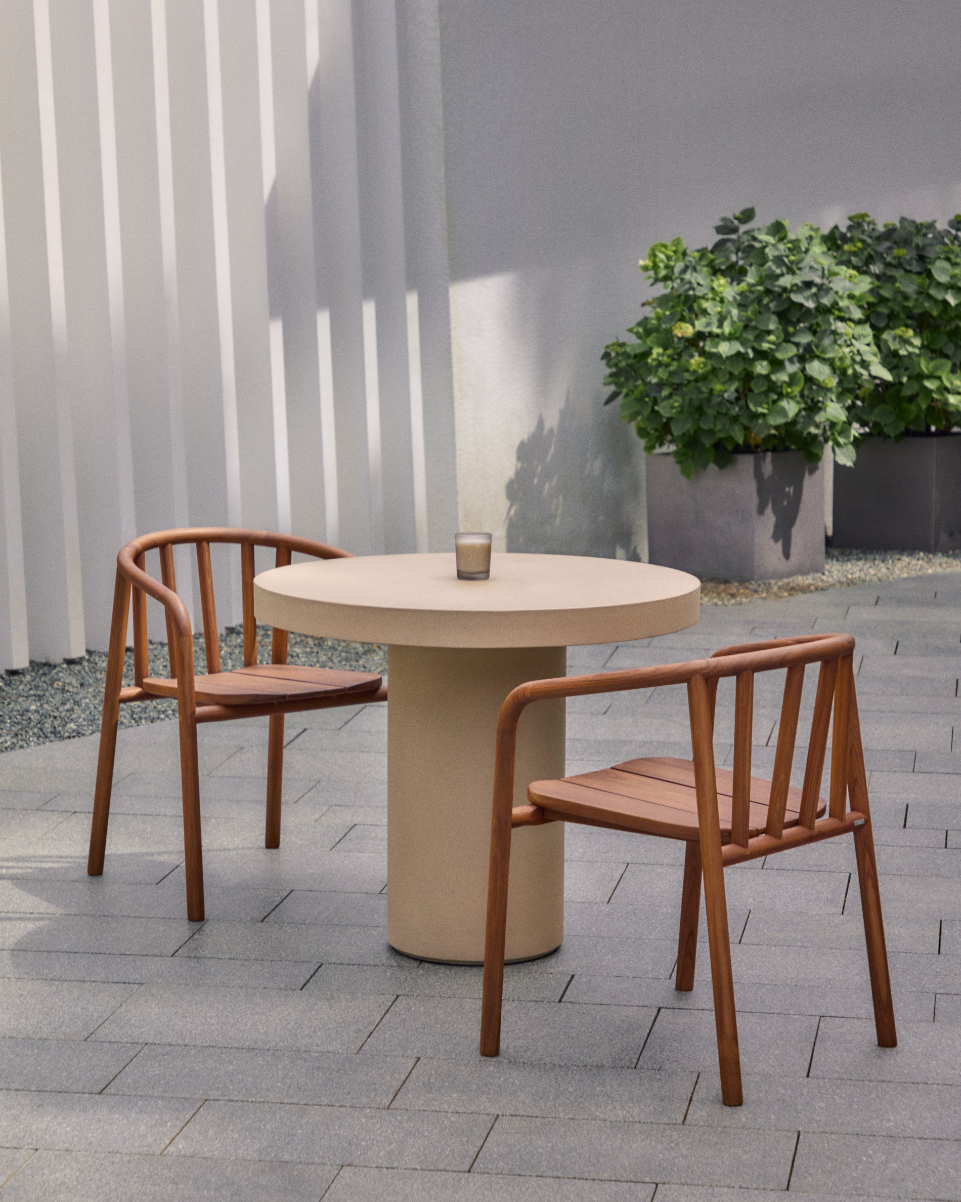 Aiguablava beige cement round table Ø90cm - Lifestyle