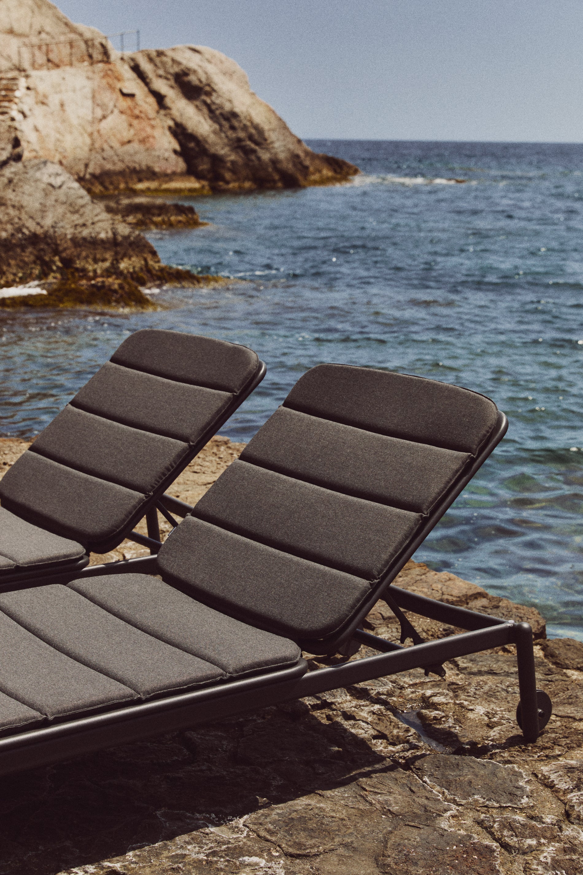 Marcona aluminium sun lounger in a black paint finish - Lifestyle