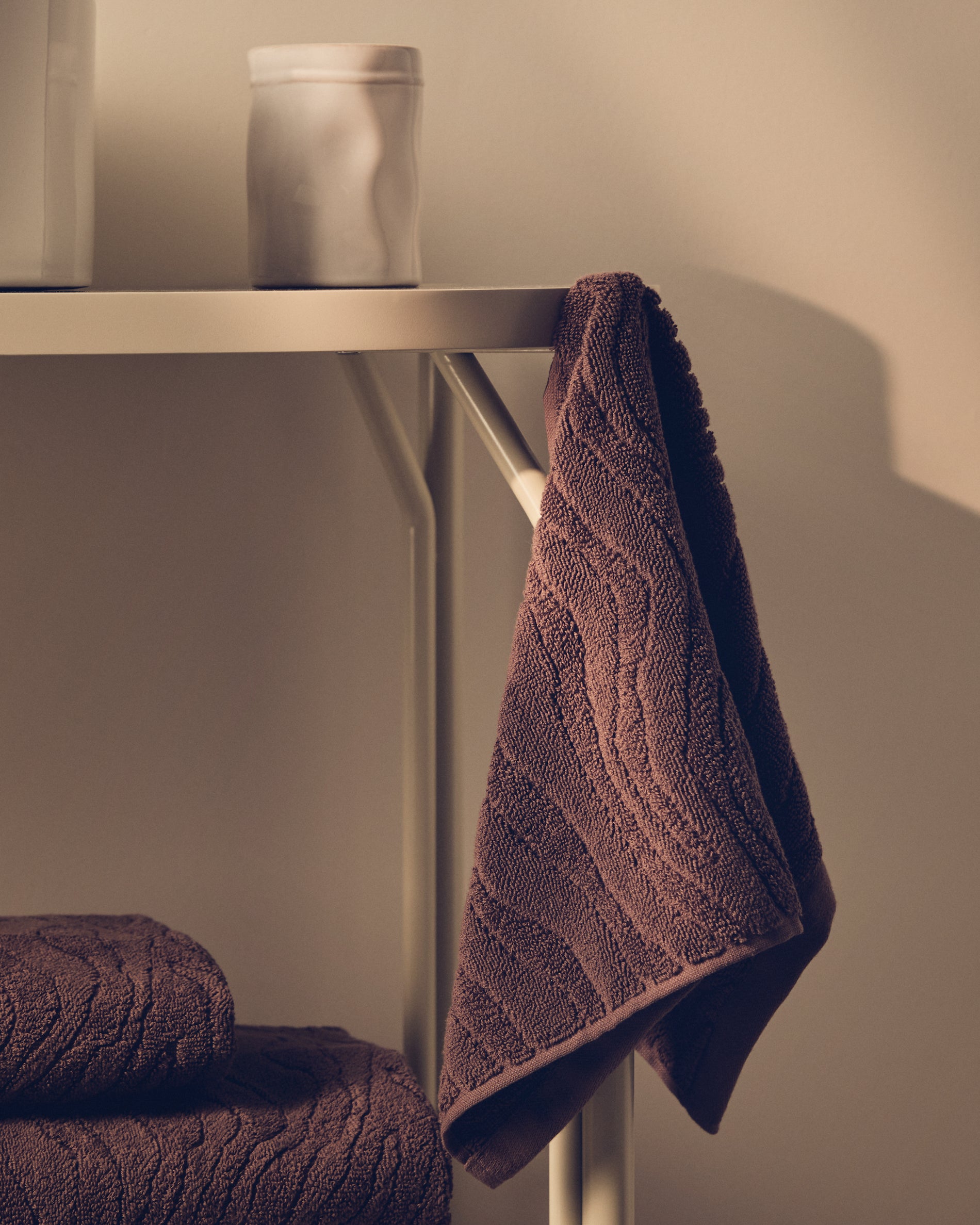 Dalira 100% cotton dark brown zebra jacquard hand towel 50 x 90cm - Lifestyle