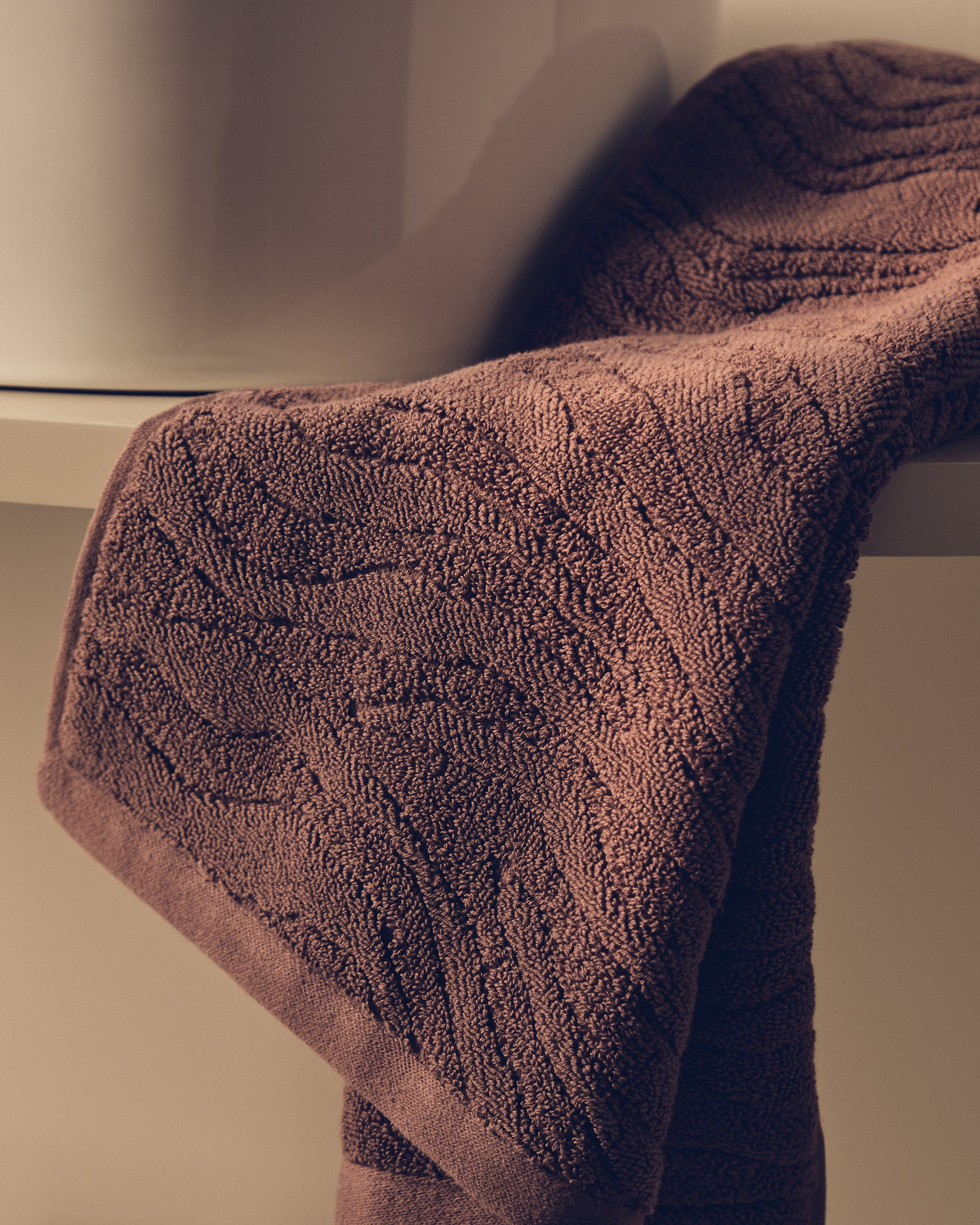 Dalira 100% cotton dark brown zebra jacquard bath towel 70 x 140cm - Lifestyle