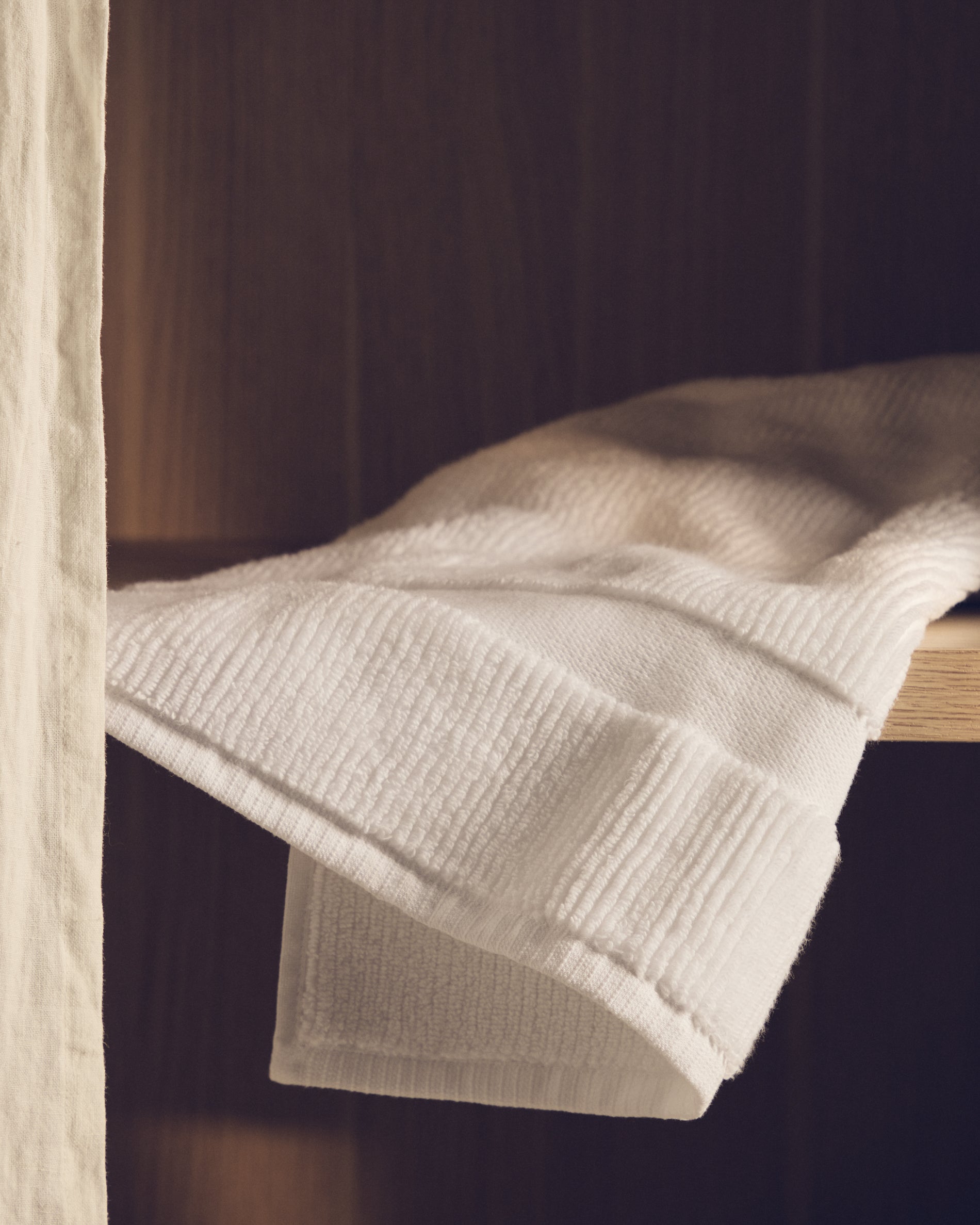 Olvira 100% cotton white jacquard hand towel 30 x 50cm - Lifestyle