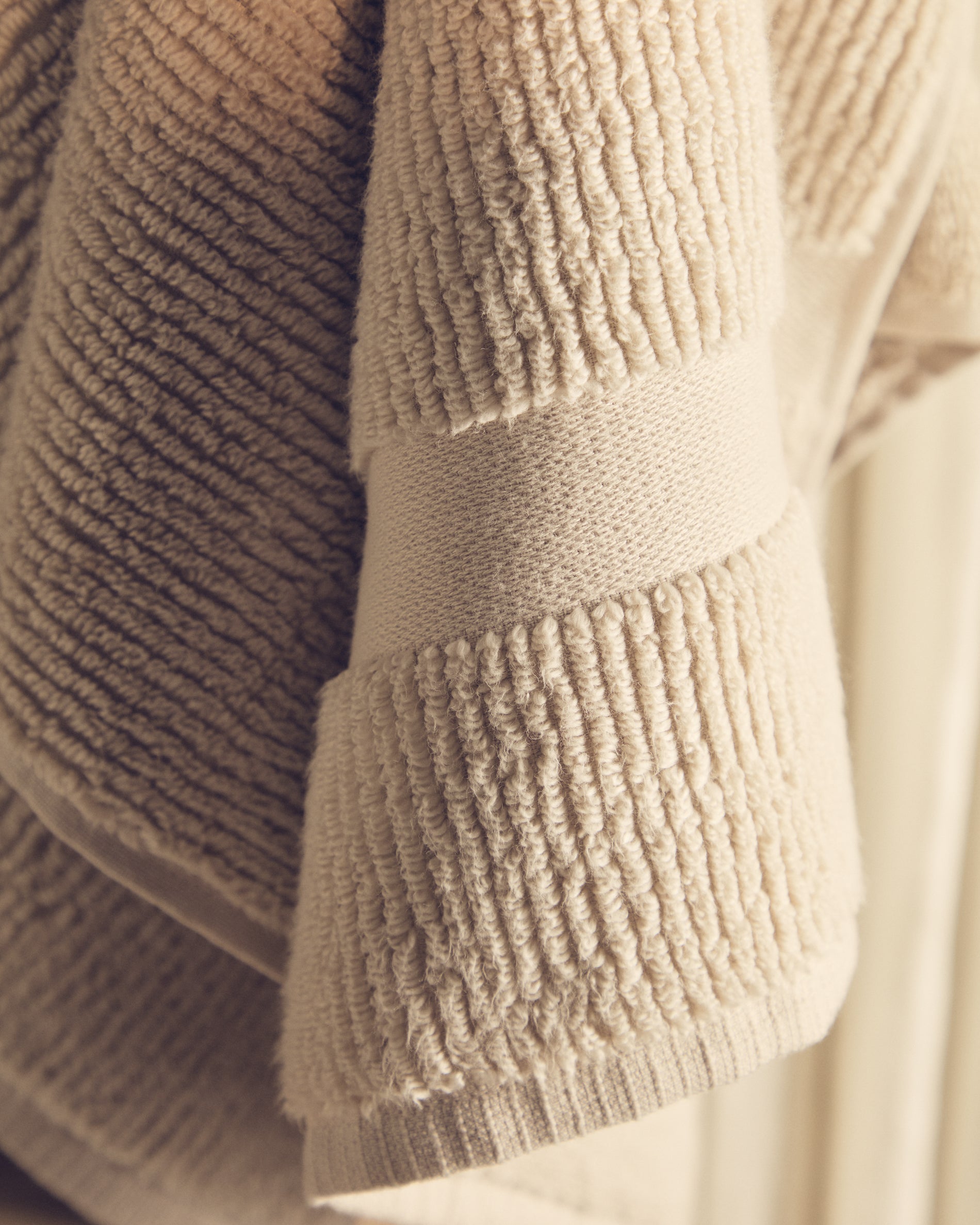 Olvira 100% cotton beige jacquard bath towel 70 x 140cm - Lifestyle