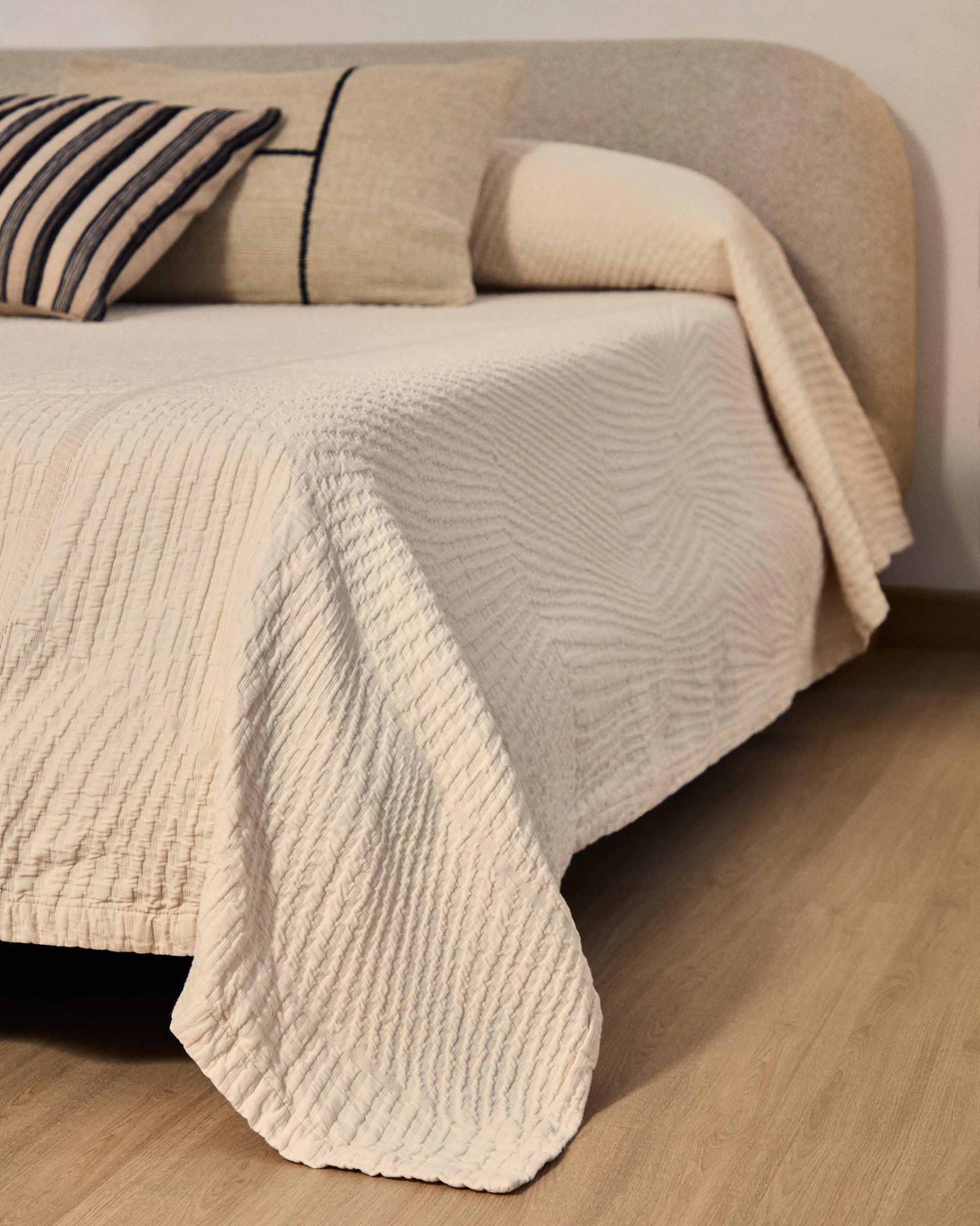 Raylo bedspread in 100% cotton with striped structure for 90/135 cm bed - Lifestyle