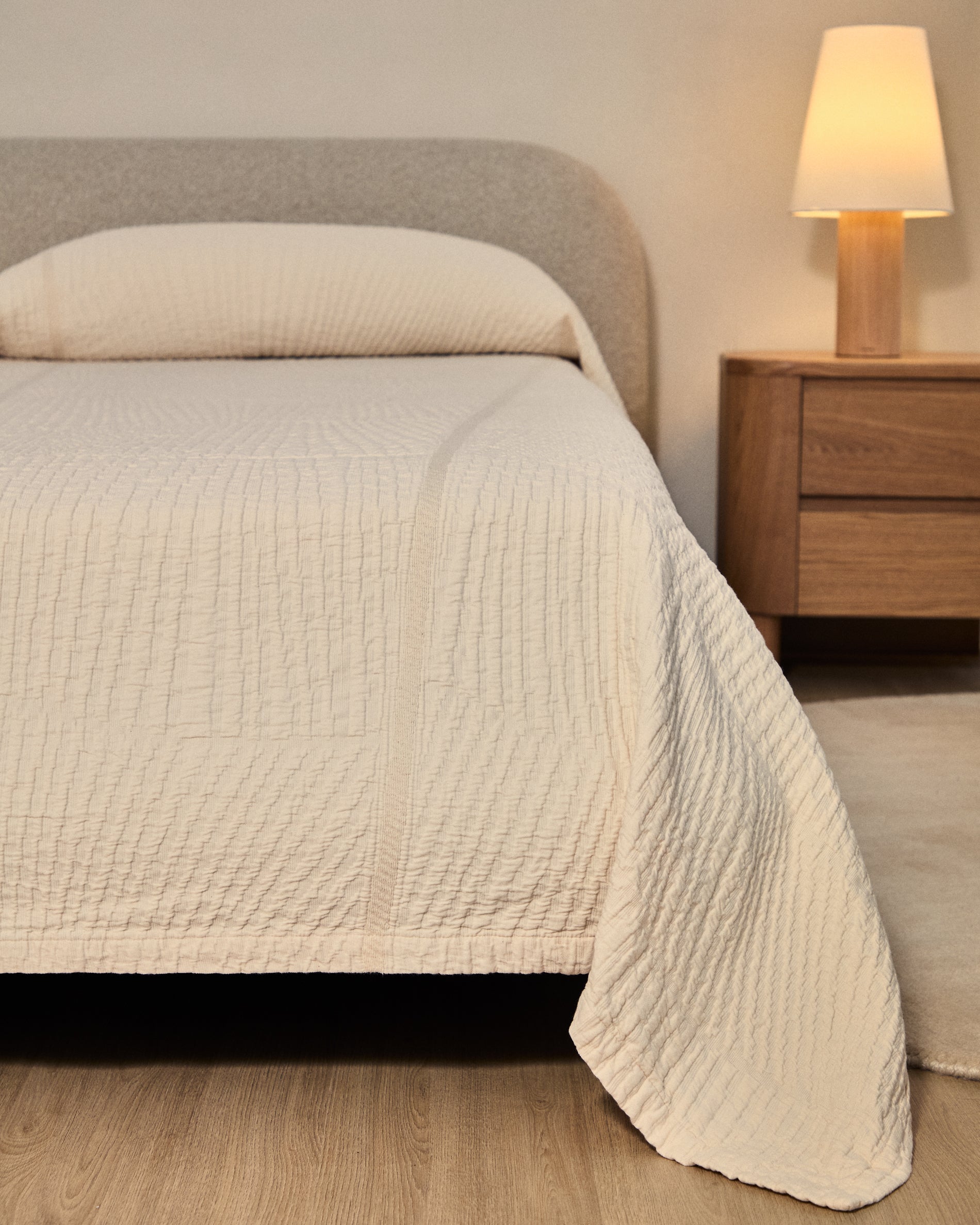 Odina ecru bouclé bed with removable cover and solid ash wood legs with natural finish for 180 x 200cm mattress - Lifestyle