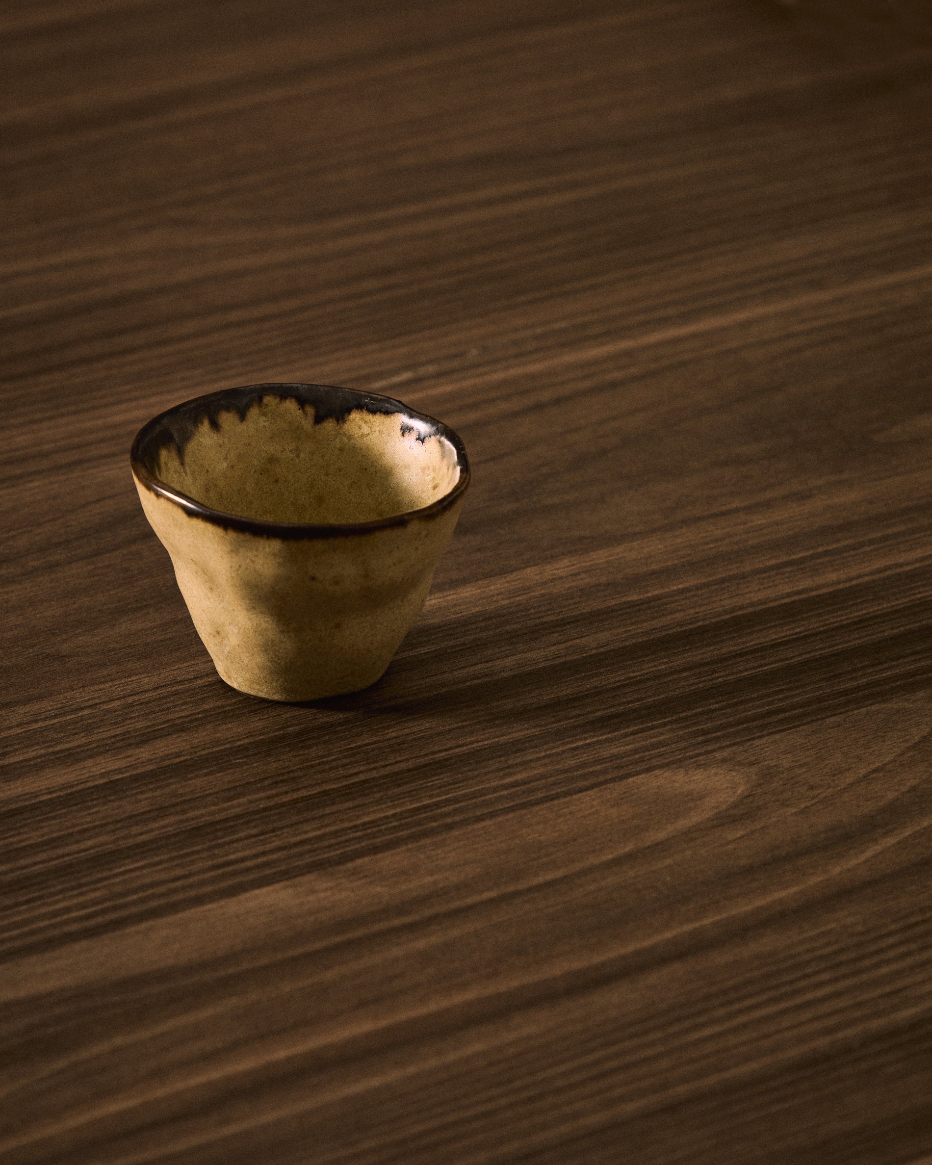 Abela ceramic mug in brown - Lifestyle