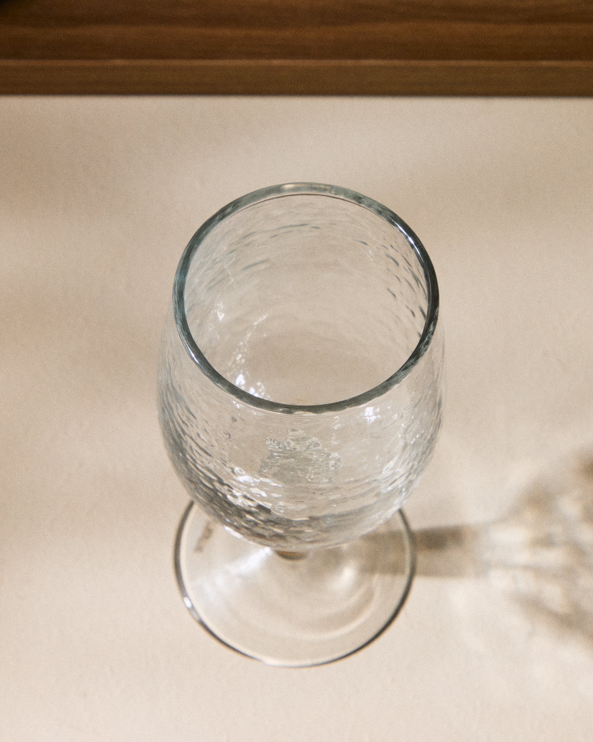 Sileia wine glass made of transparent recycled glass - Lifestyle