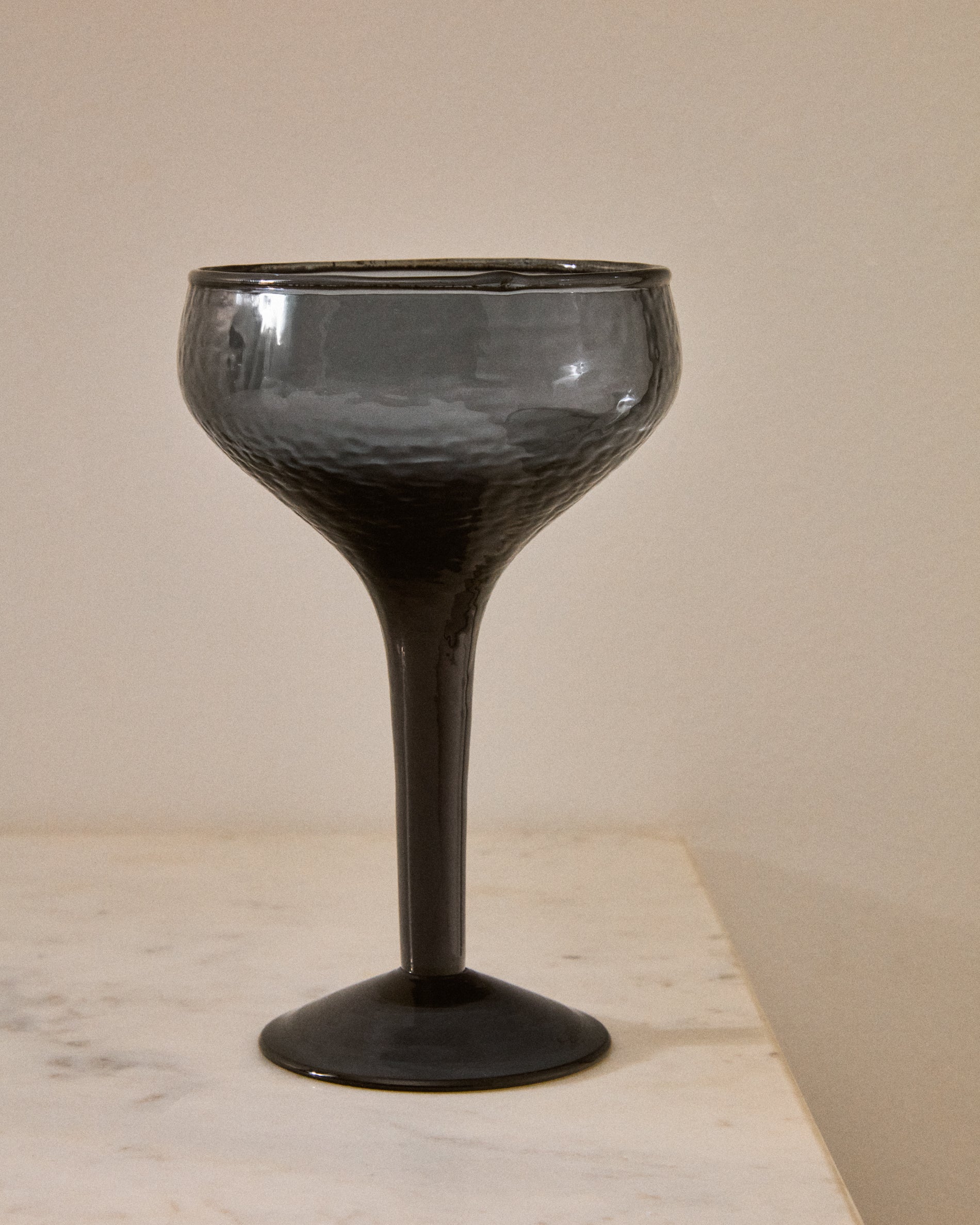 Vinea wine glass made of blue recycled glass - Lifestyle