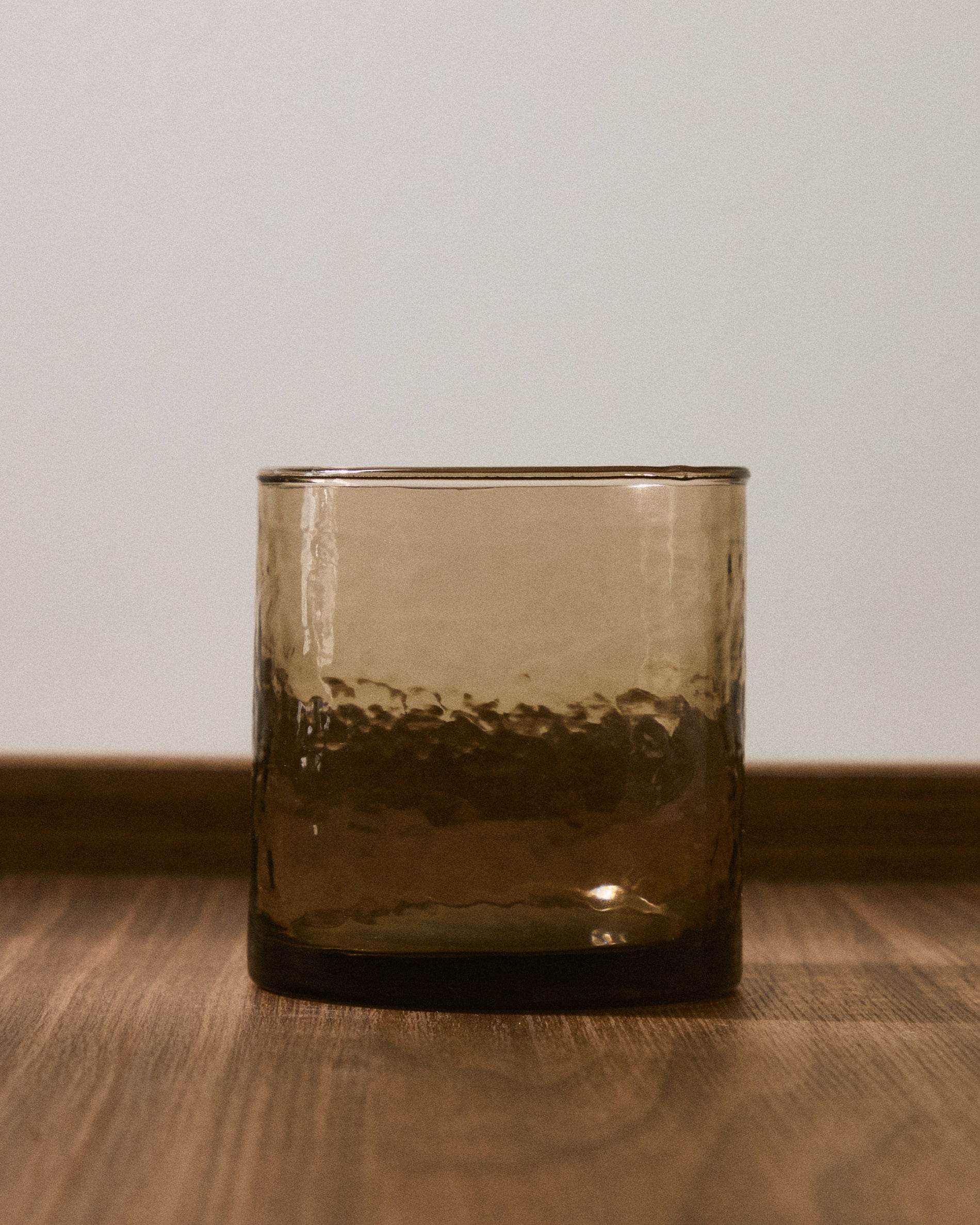 Obila cup made of brown recycled glass - Lifestyle