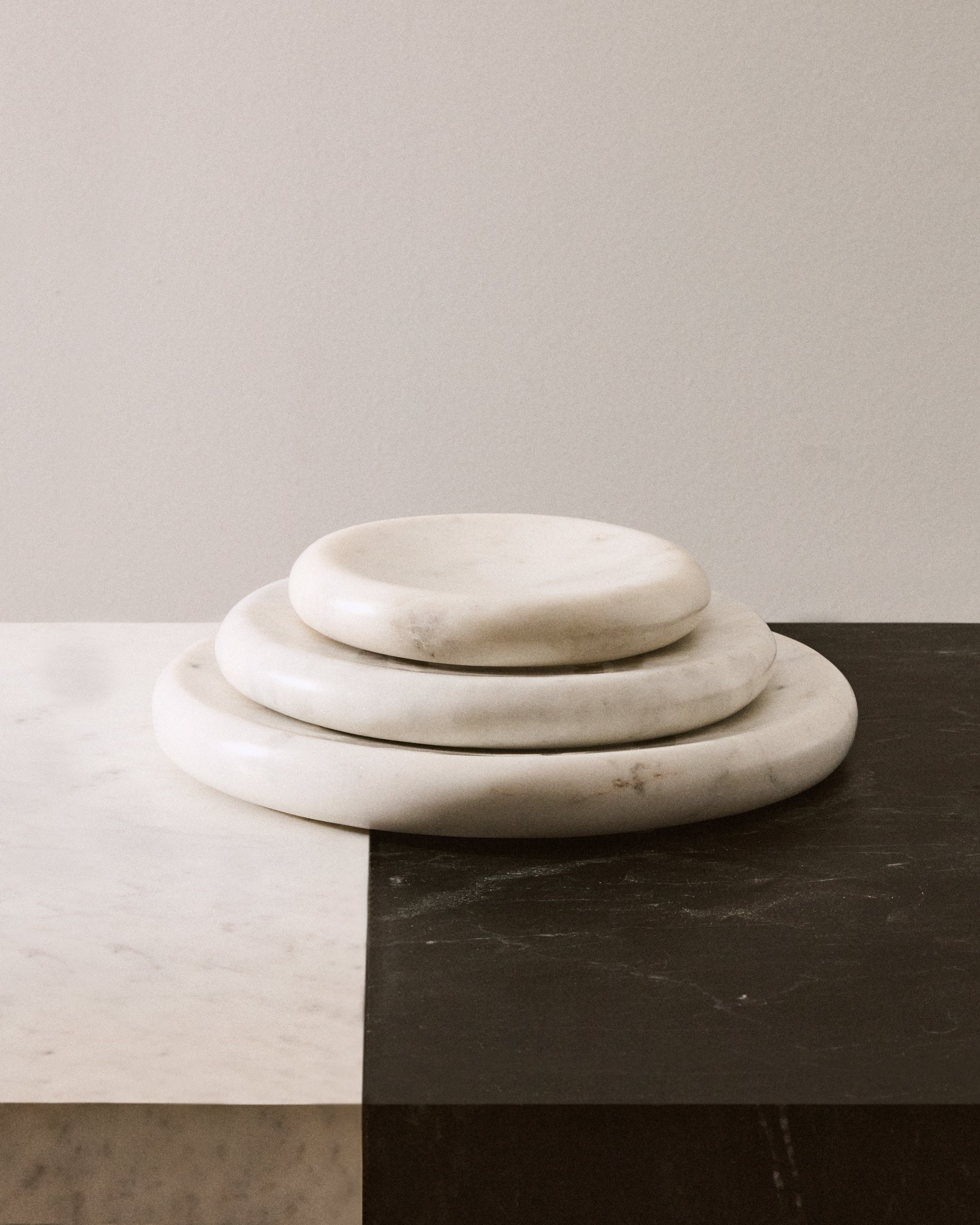 Obena tray in white marble Ø 15 cm - Lifestyle