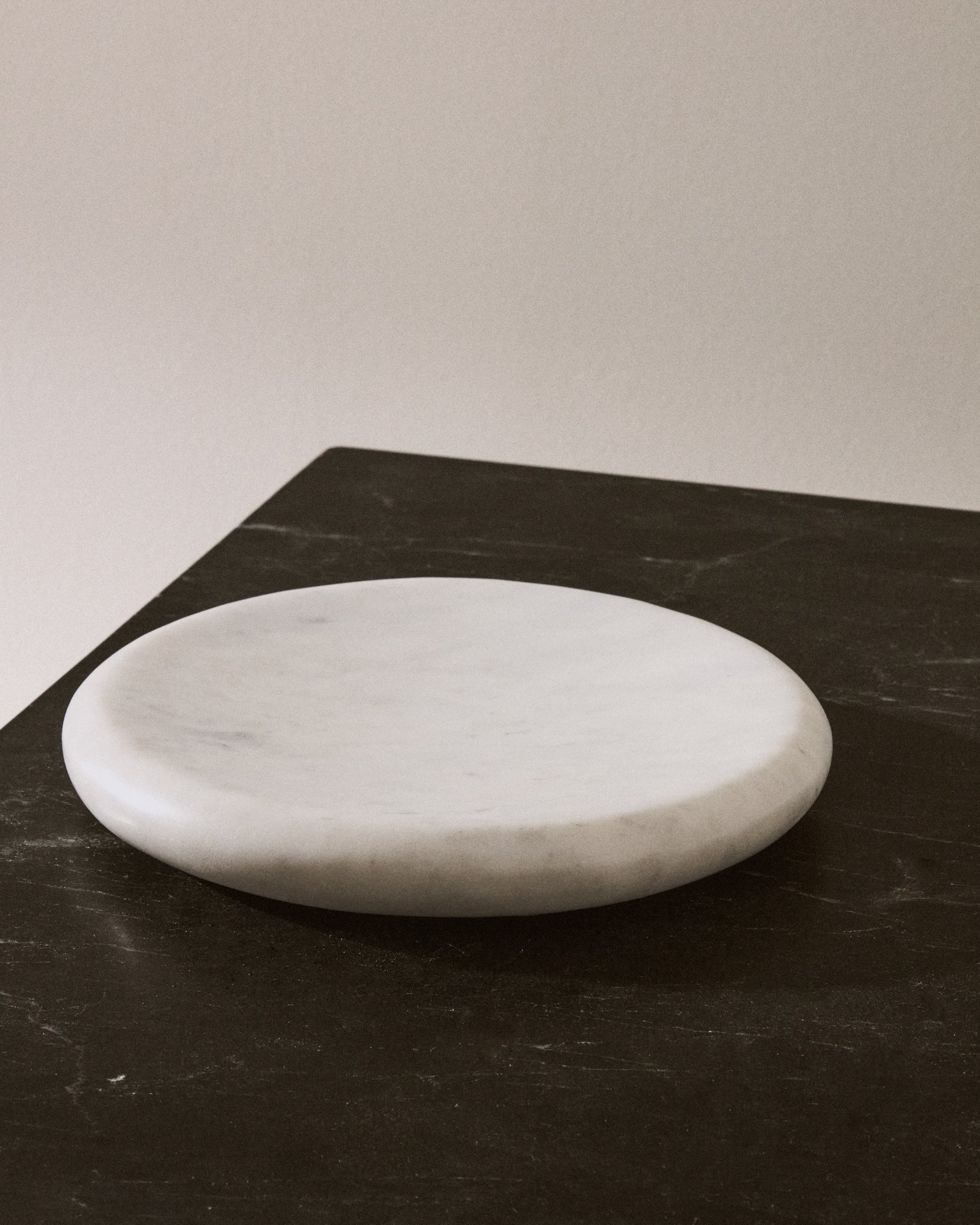 Obena tray in white marble Ø 20 cm - Lifestyle