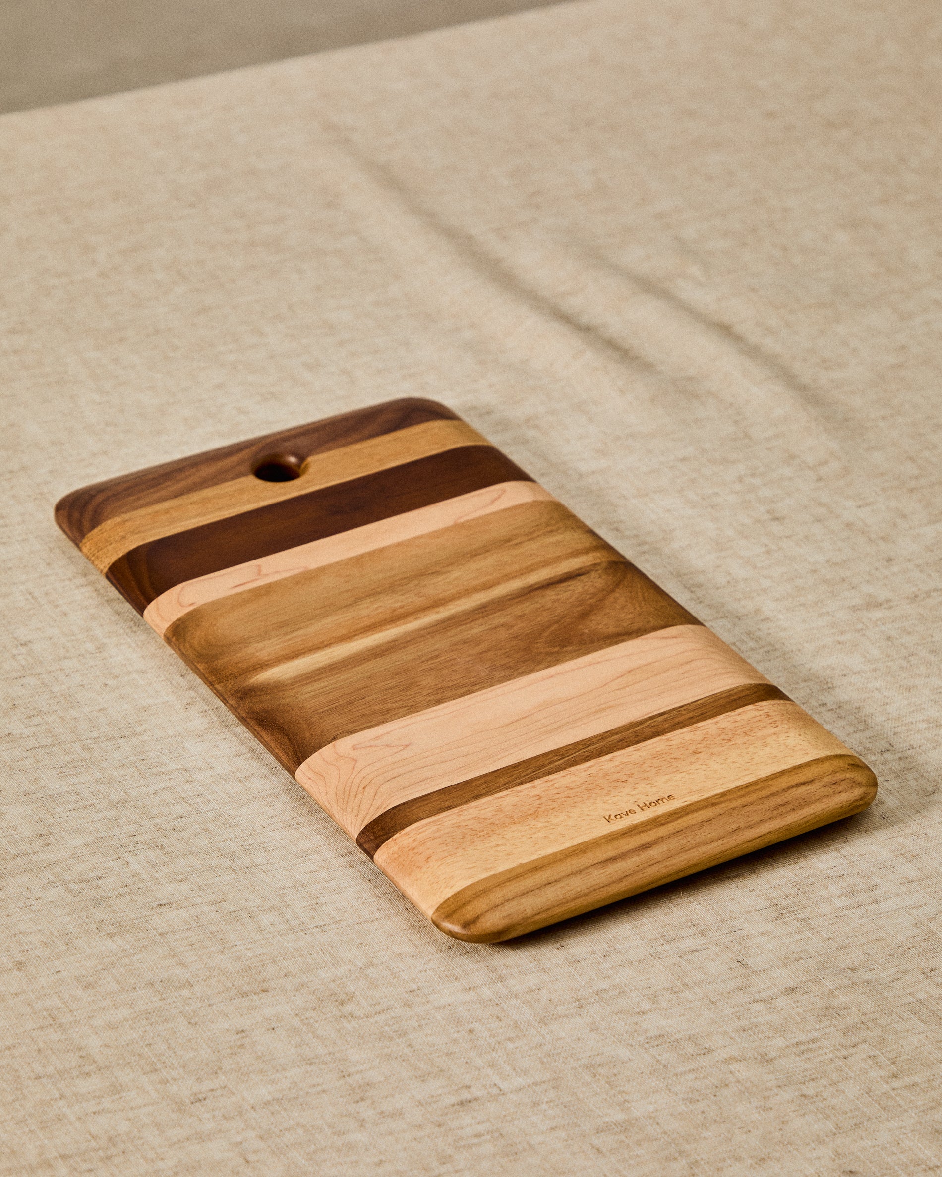 Nover serving board in acacia wood FSC 100% - Lifestyle
