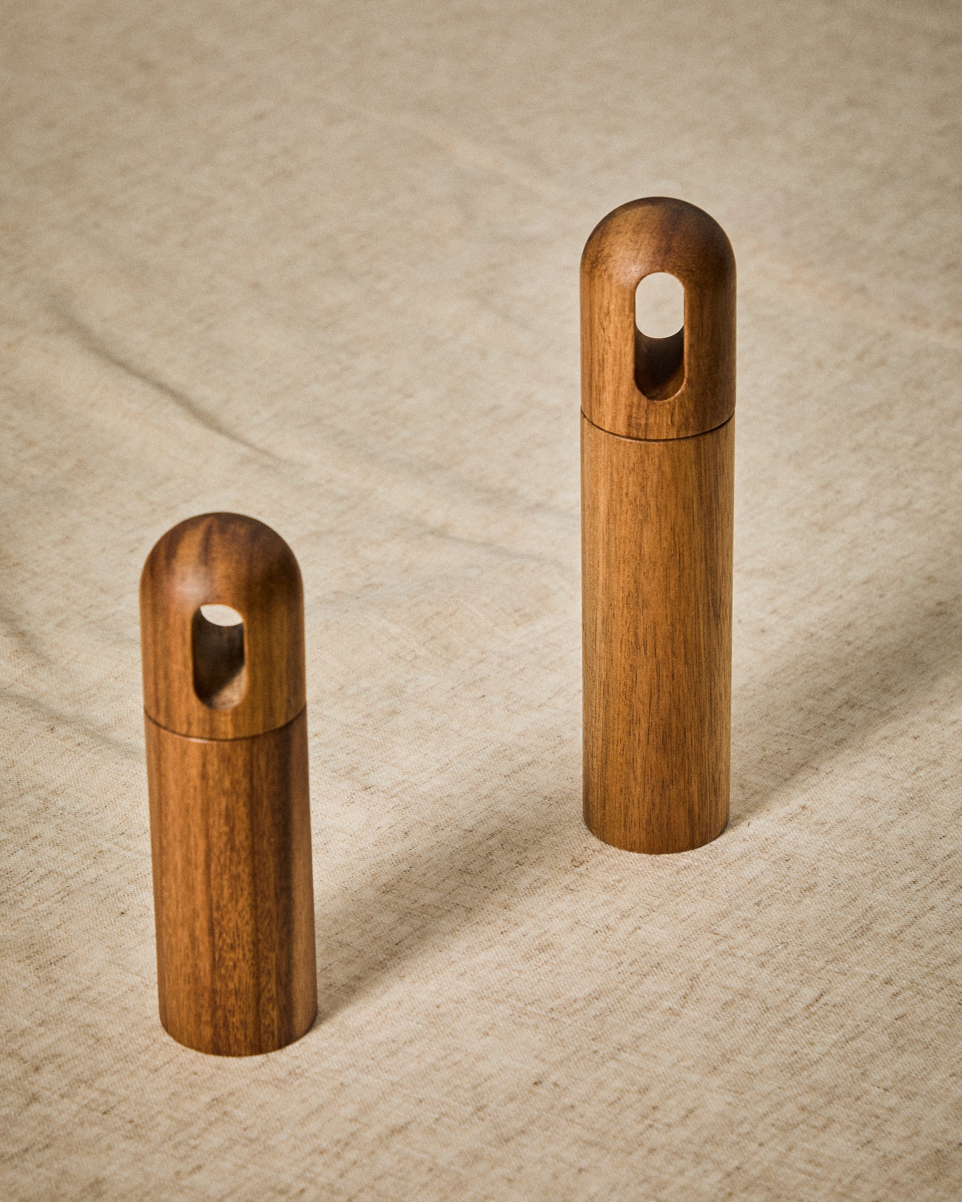 Blera salt and pepper mill in acacia wood 23,2 cm FSC 100% - Lifestyle