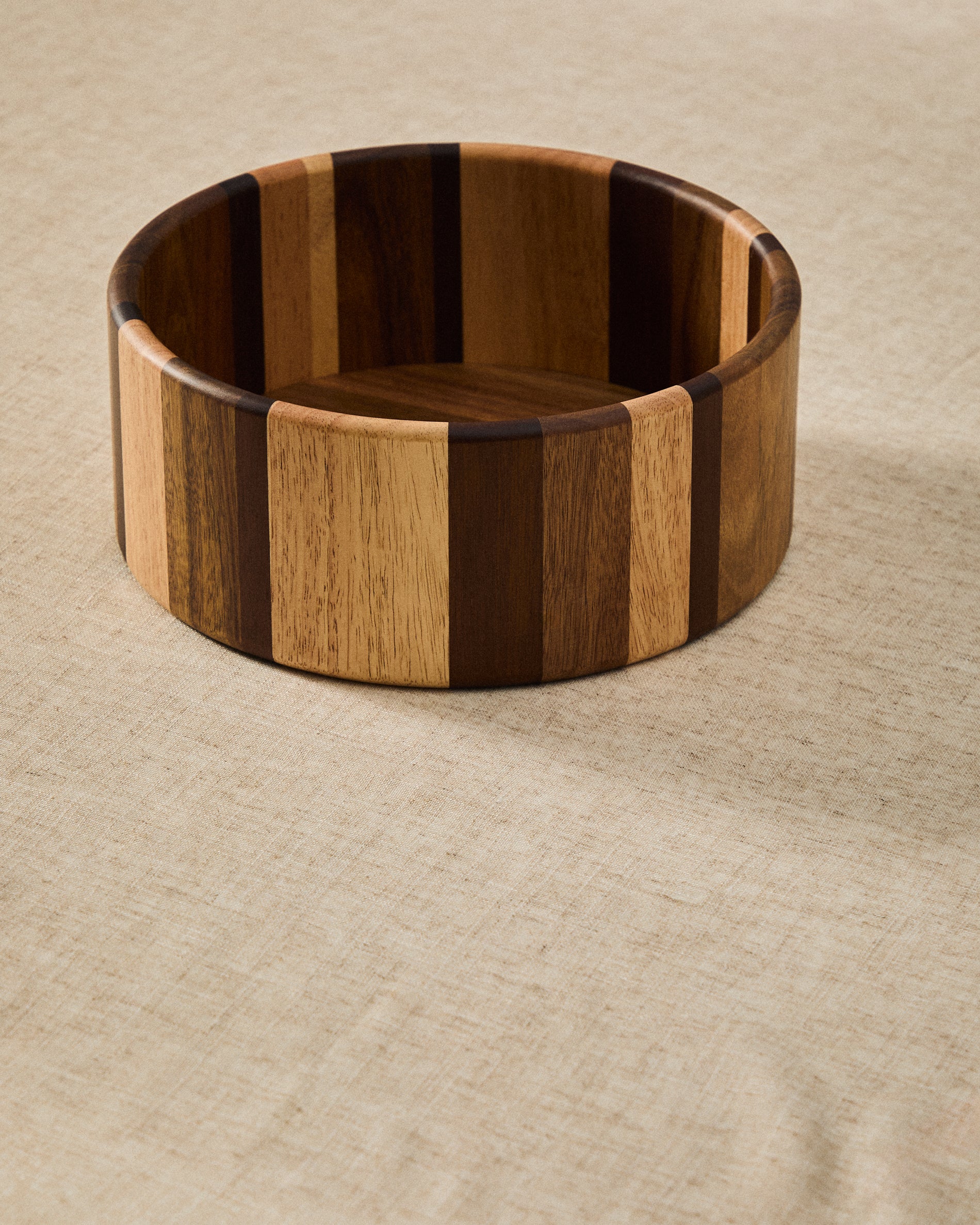Nover bowl in acacia wood FSC 100% - Lifestyle