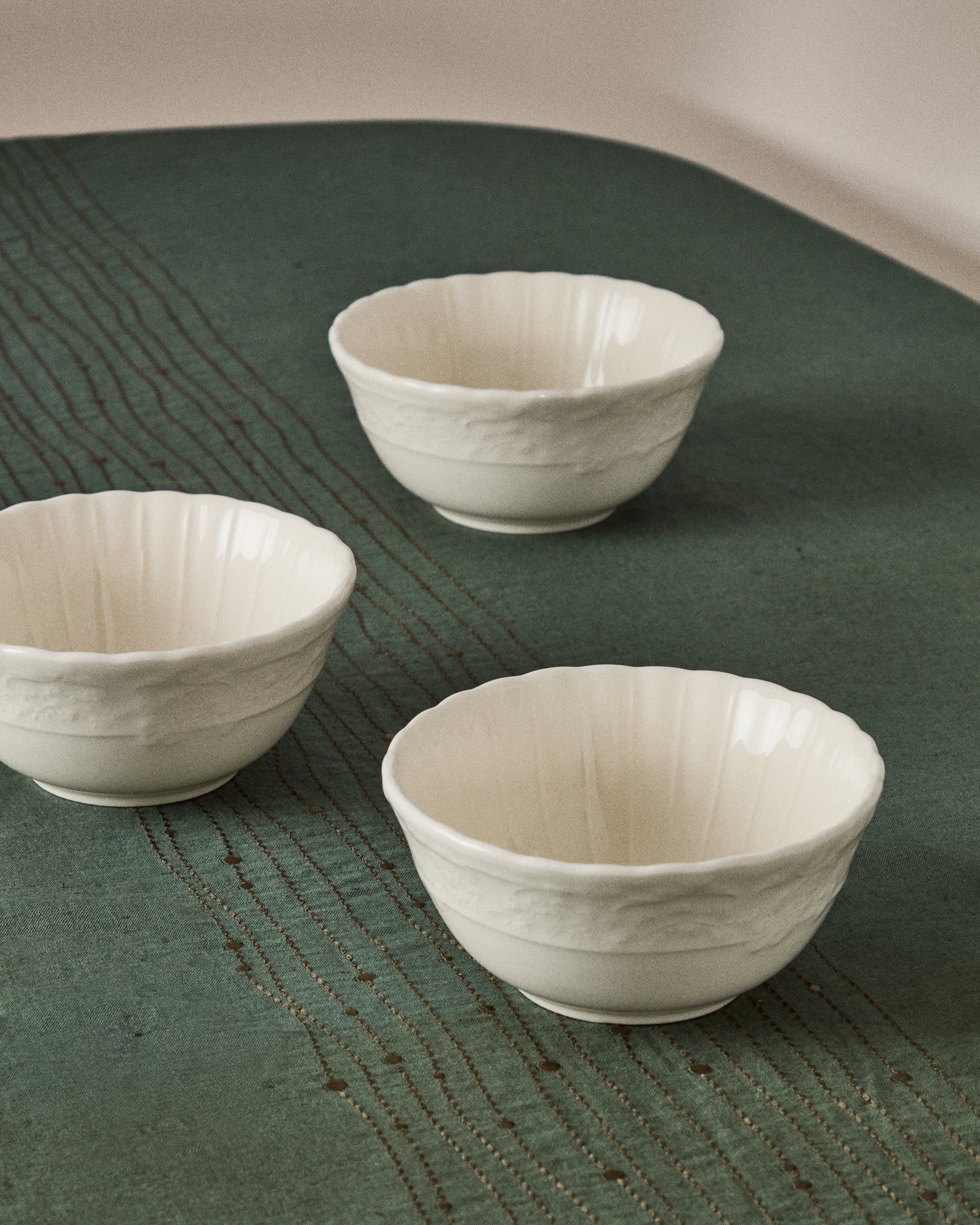 Beige Varla ceramic bowl - Lifestyle