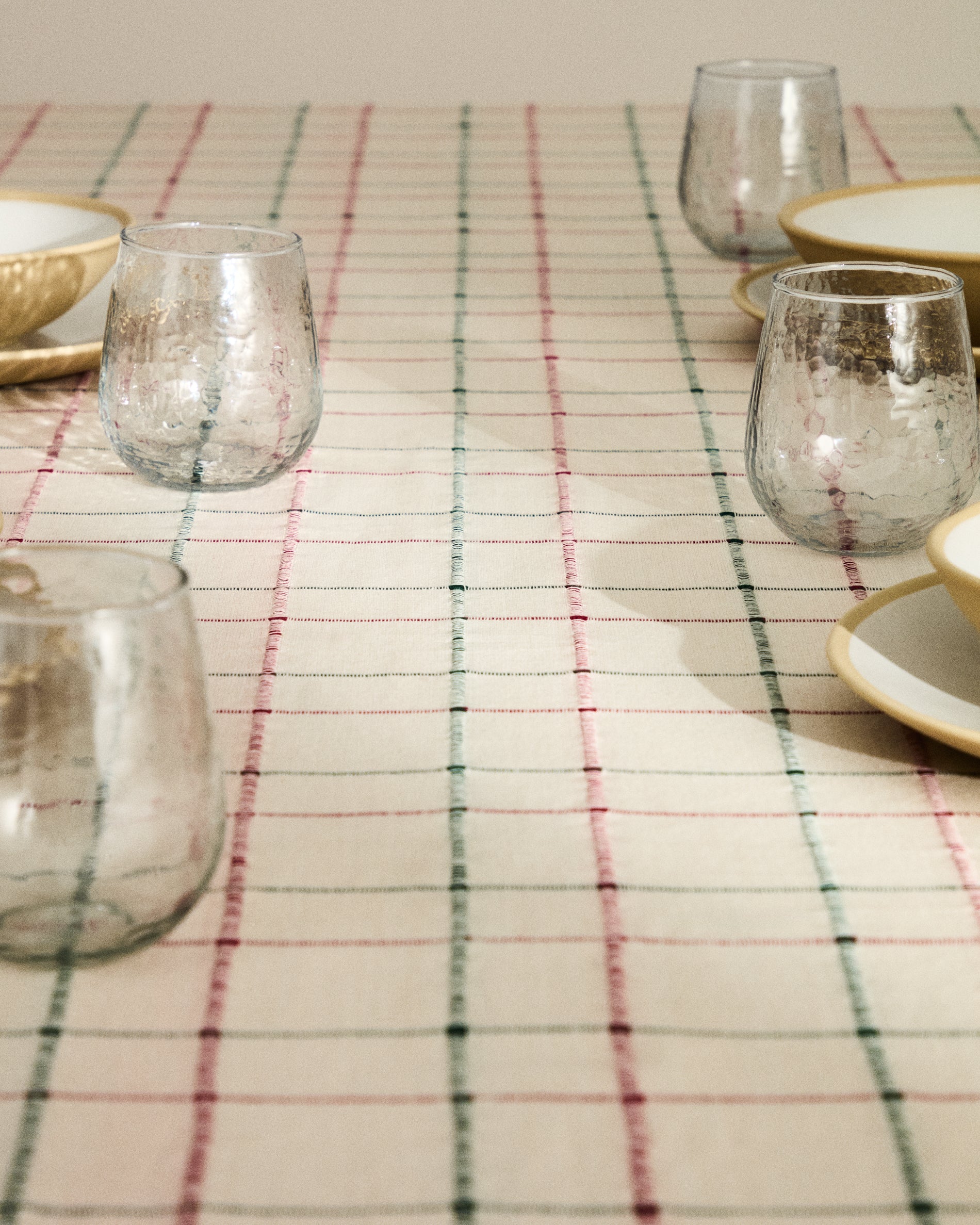 Aldelie multicoloured 100% cotton jacquard tablecloth 150 x 250cm - Lifestyle