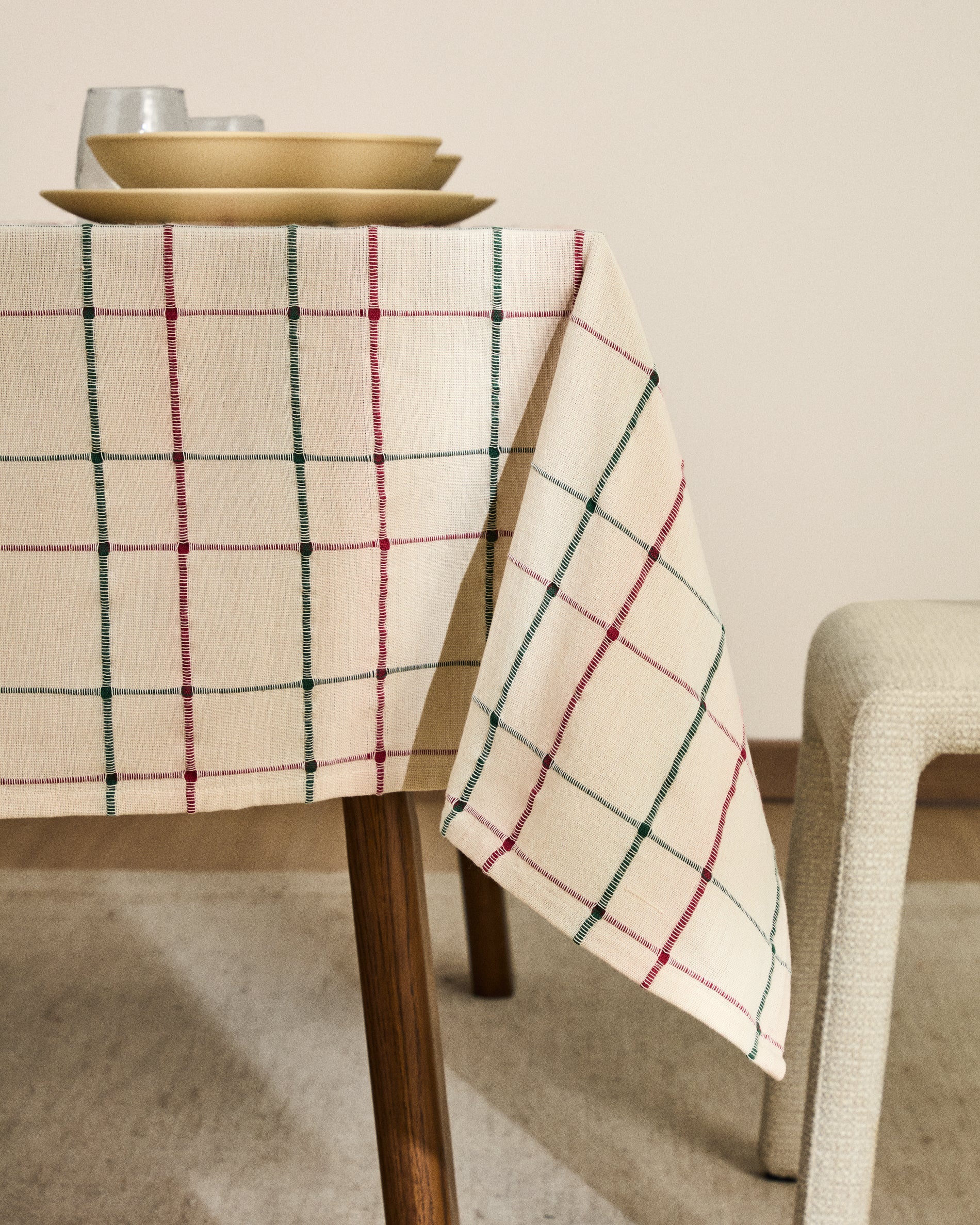 Aldelie multicoloured 100% cotton jacquard tablecloth 150 x 250cm - Lifestyle