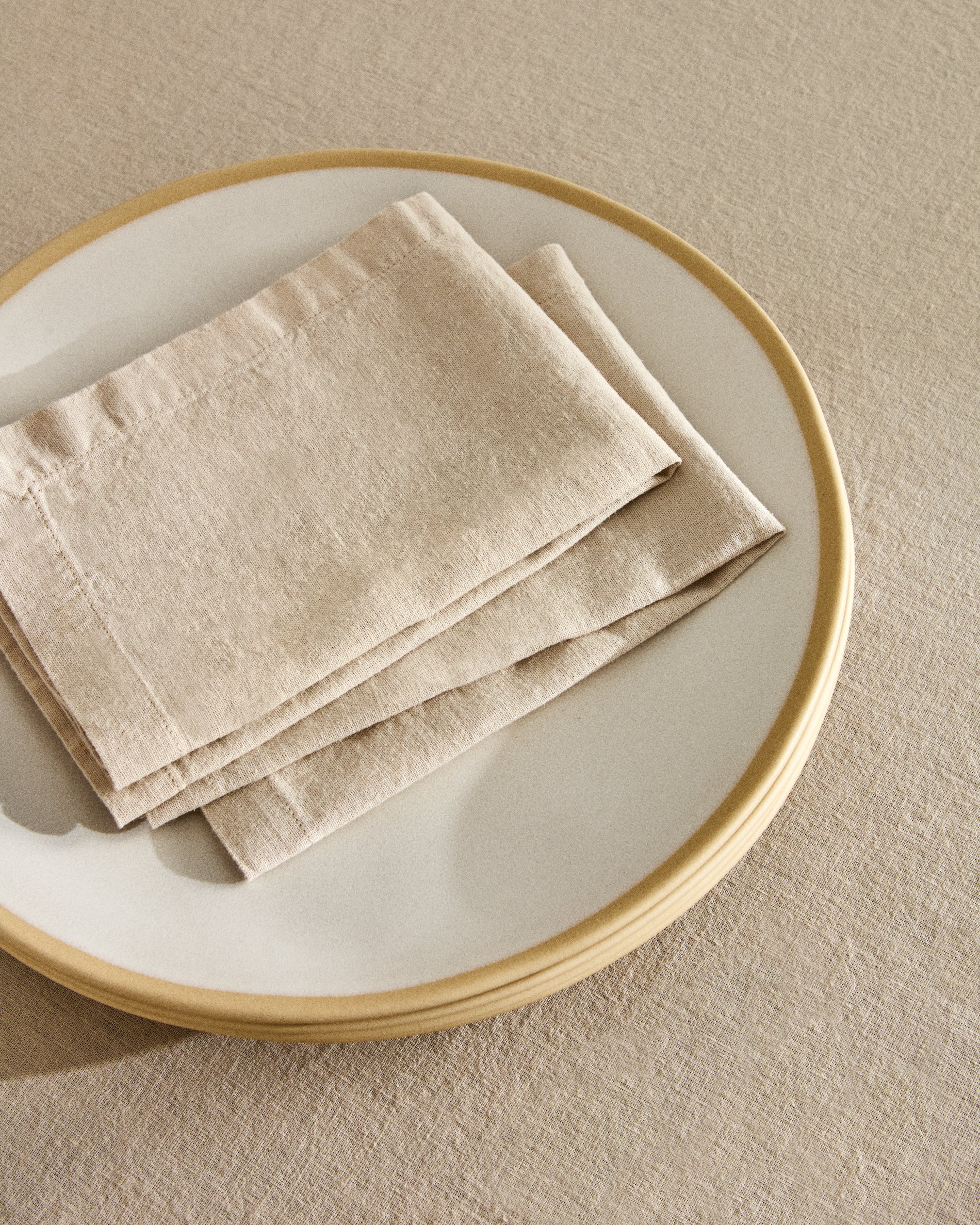 Aldine set of 2 cotton and linen napkins in stone grey - Lifestyle