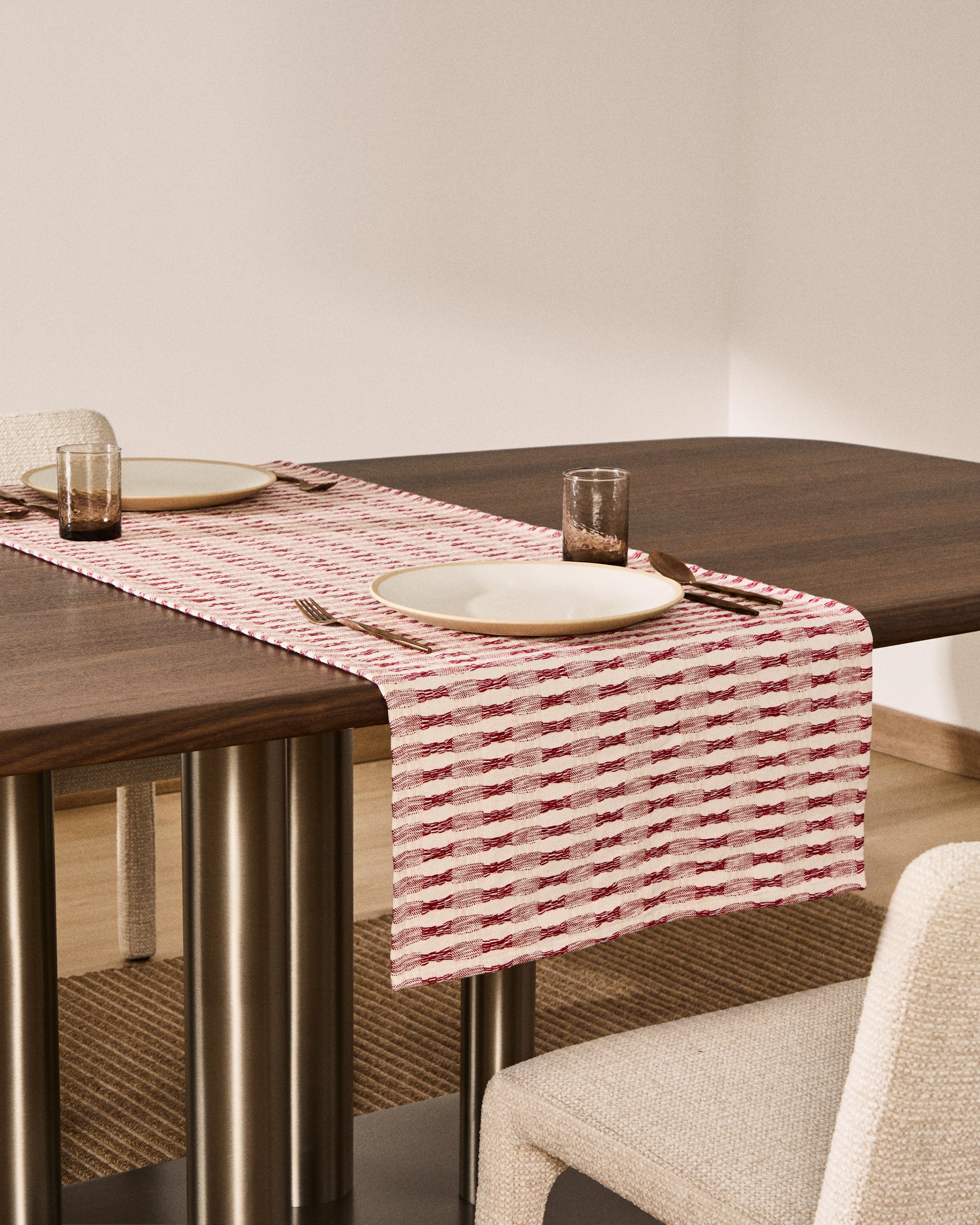 Coren table runner in contrasting red 100% cotton jacquard 50 x 150cm - Lifestyle