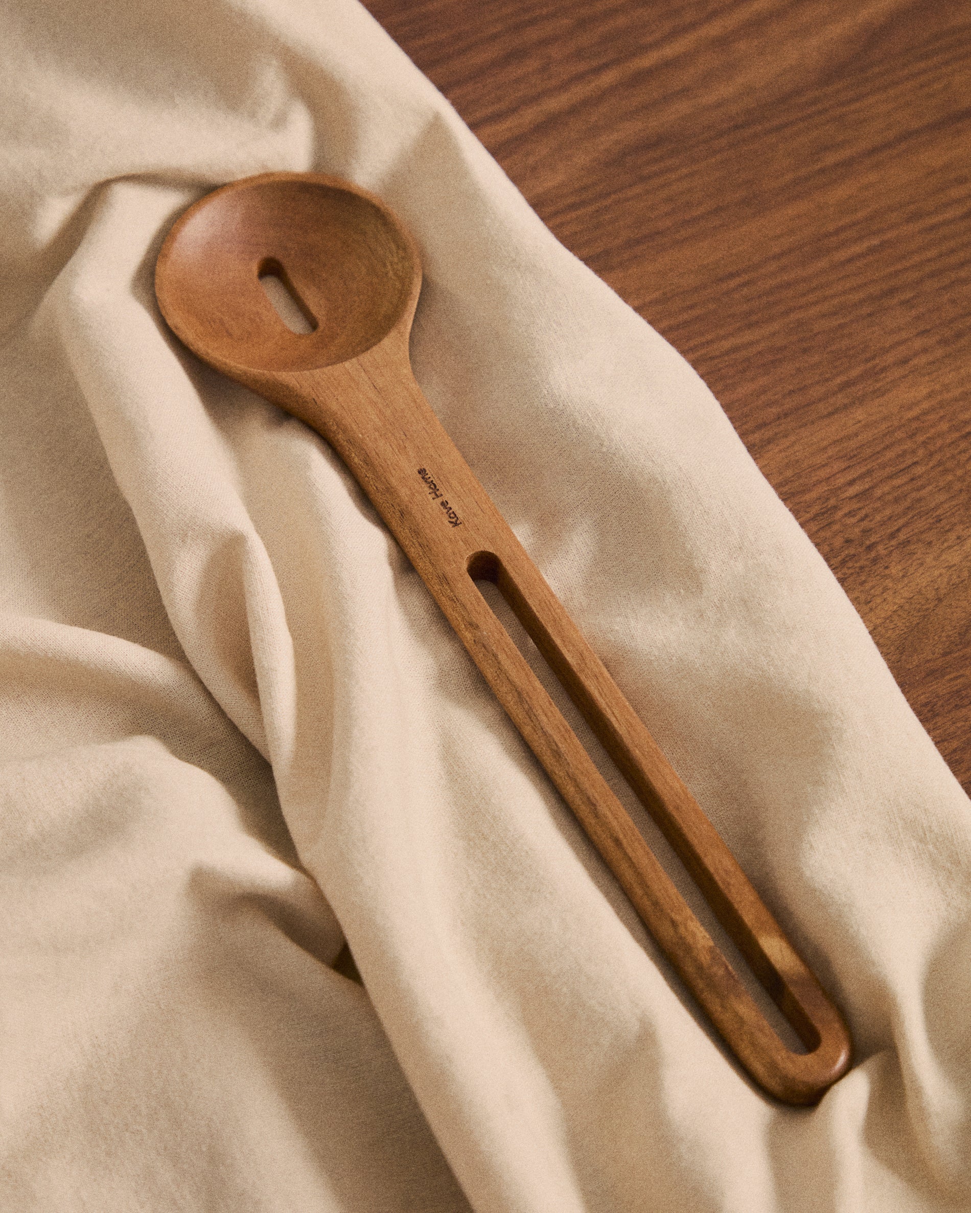 Blera kitchen utensil in acacia wood FSC 100% - Lifestyle