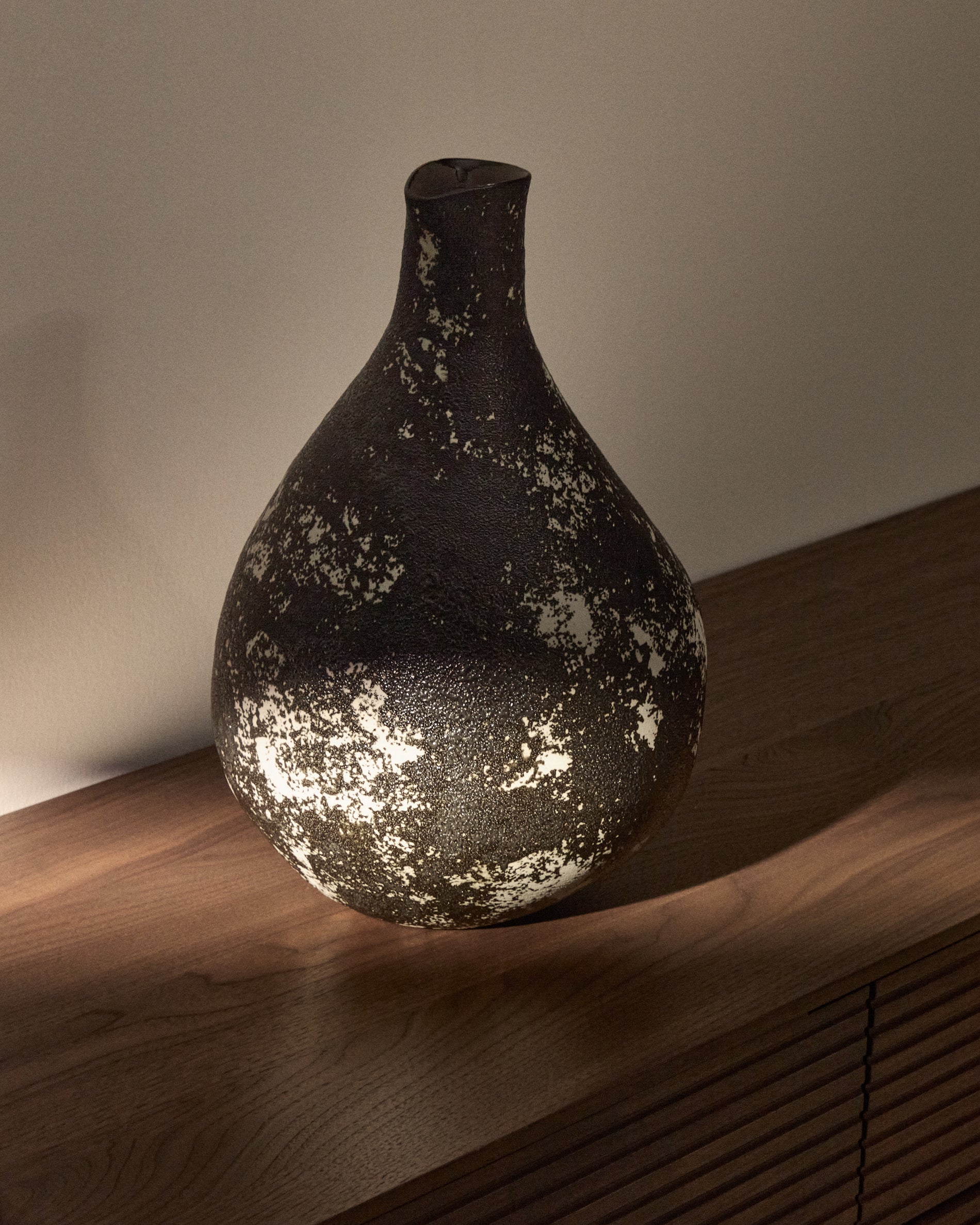 Orelin ceramic vase in black and white 39 cm - Lifestyle
